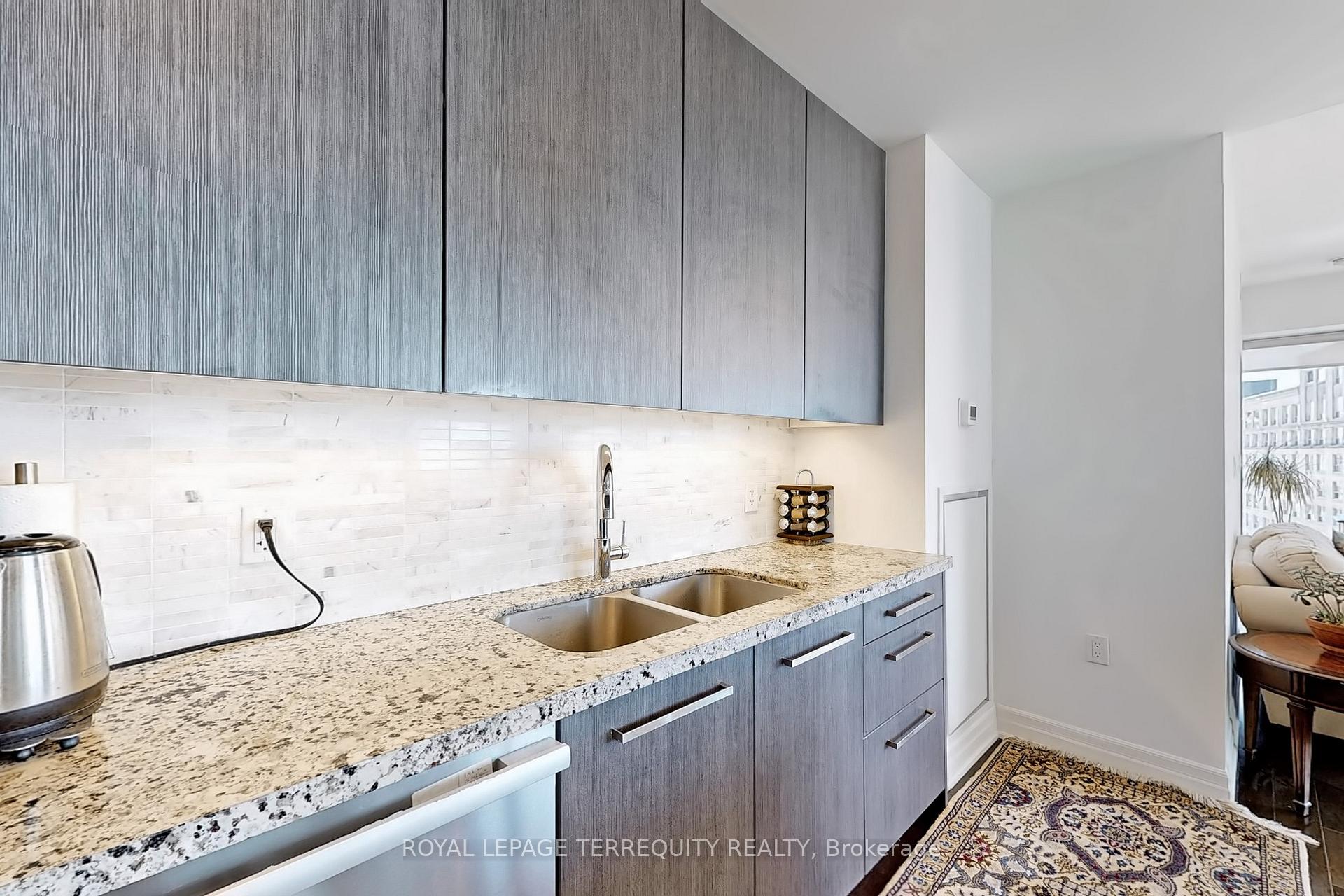 2 Bedrooms Condo at 8 The Esplanade, Toronto For sale