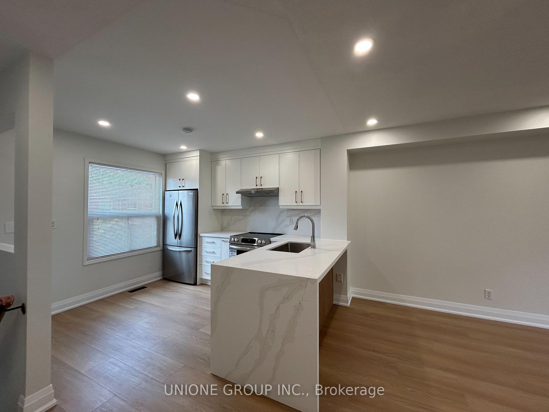 3 Bedrooms Condo at 1570 Reeves, Oakville For sale