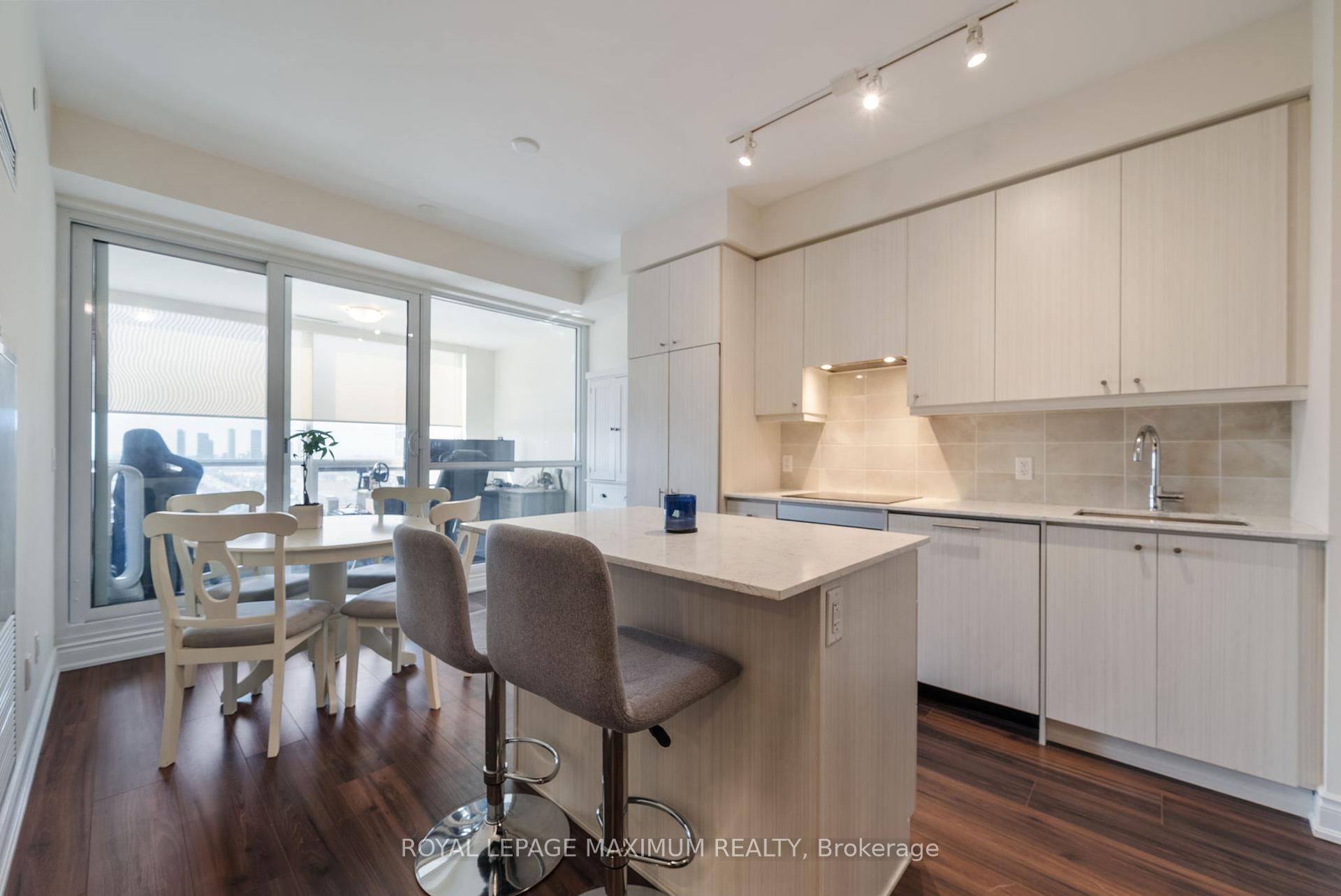 3 Bedrooms Condo at 9075 Jane, Vaughan For sale