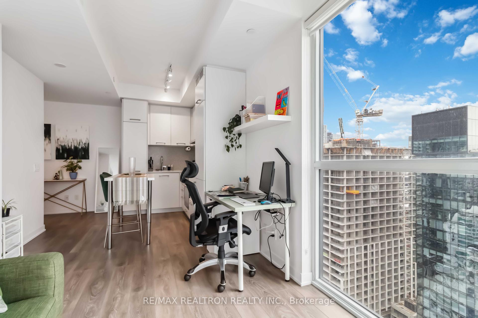 1 Bedroom Condo at 87 Peter,  Toronto For sale