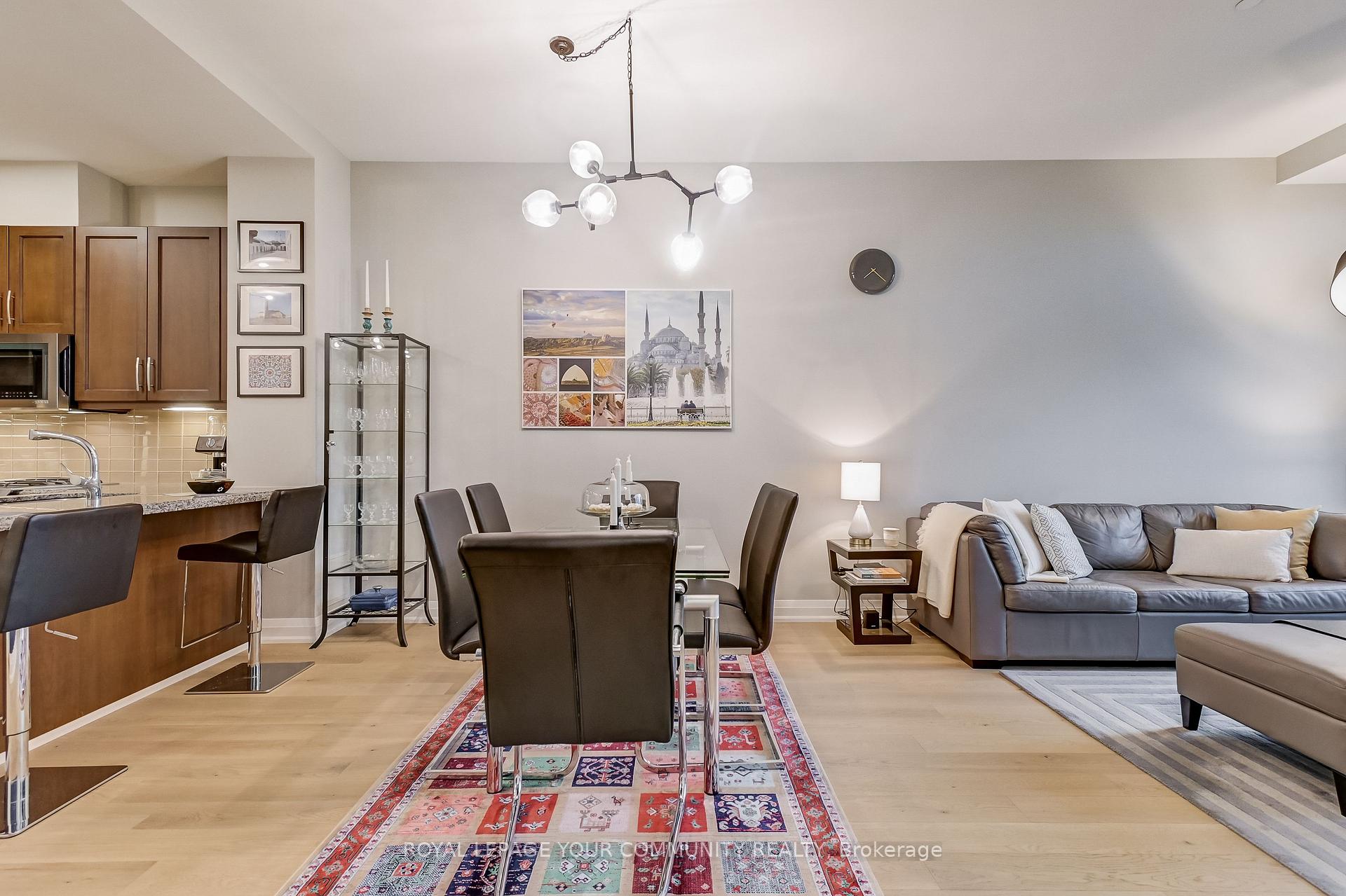 2 Bedrooms Condo at 11 Bronte,  Oakville For sale