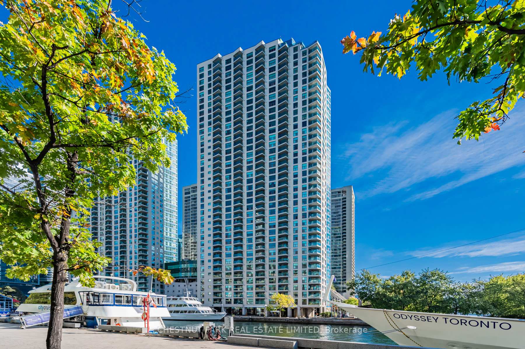 2 Bedrooms Condo at 99 Harbour, Toronto For sale