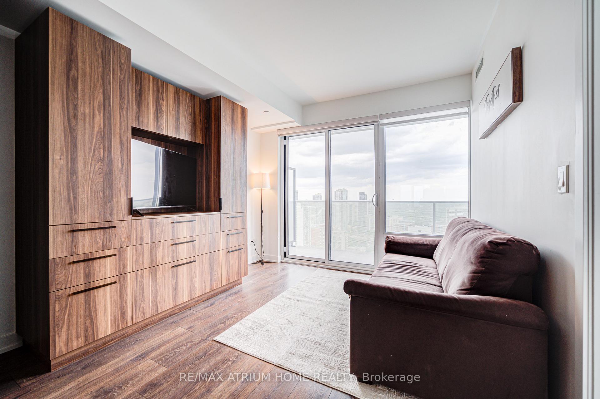 2 Bedrooms Condo at 501 Yonge, Toronto For sale