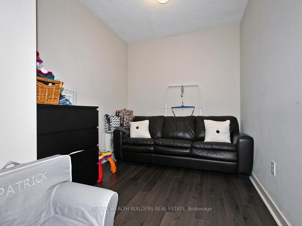 3 Bedrooms Condo at 35 Mariner,  Toronto For sale