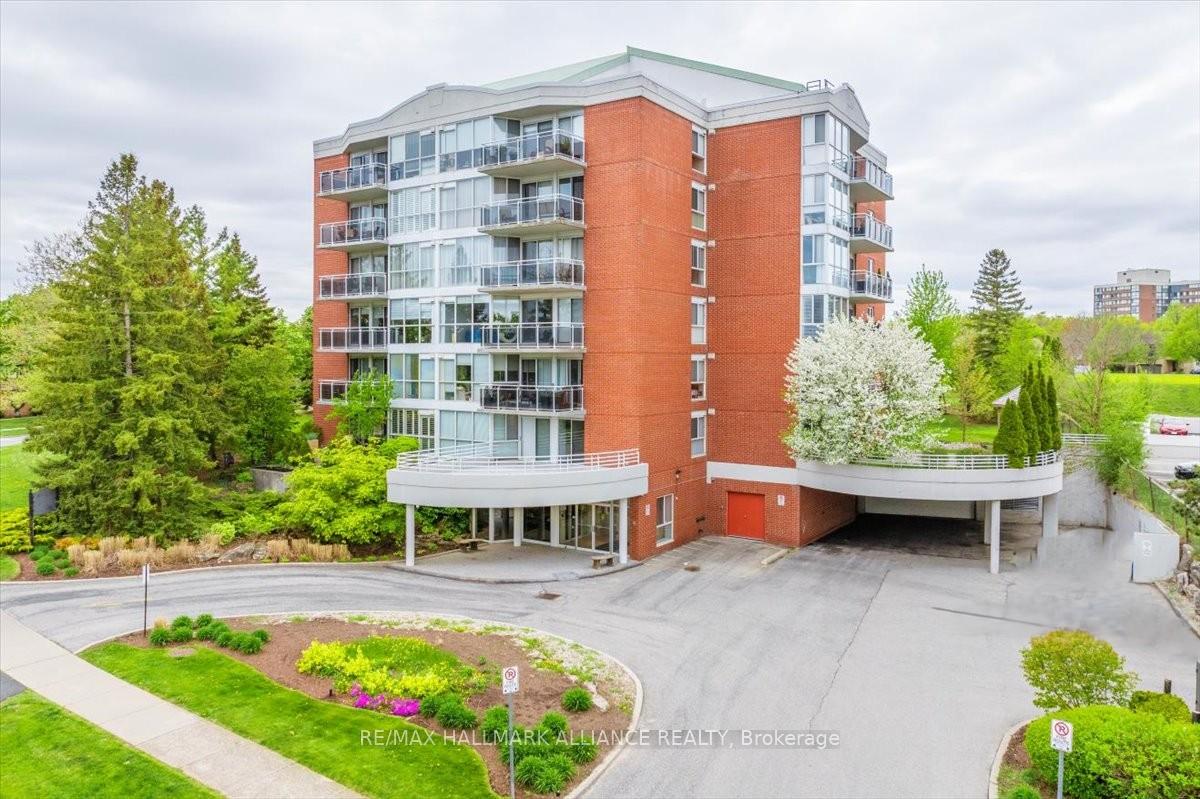 2 Bedrooms Condo at 1071 QUEENS, Oakville For sale