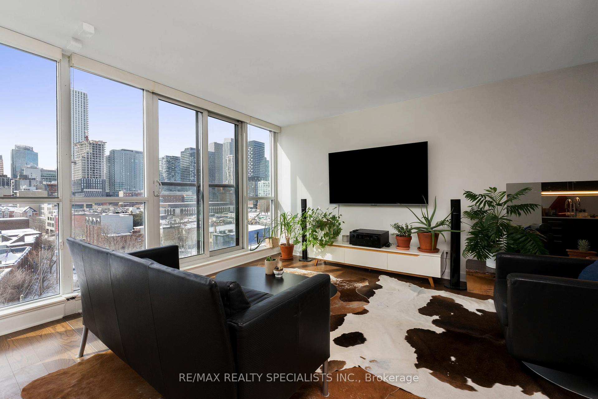2 Bedrooms Condo at 320 Richmond, Toronto For sale