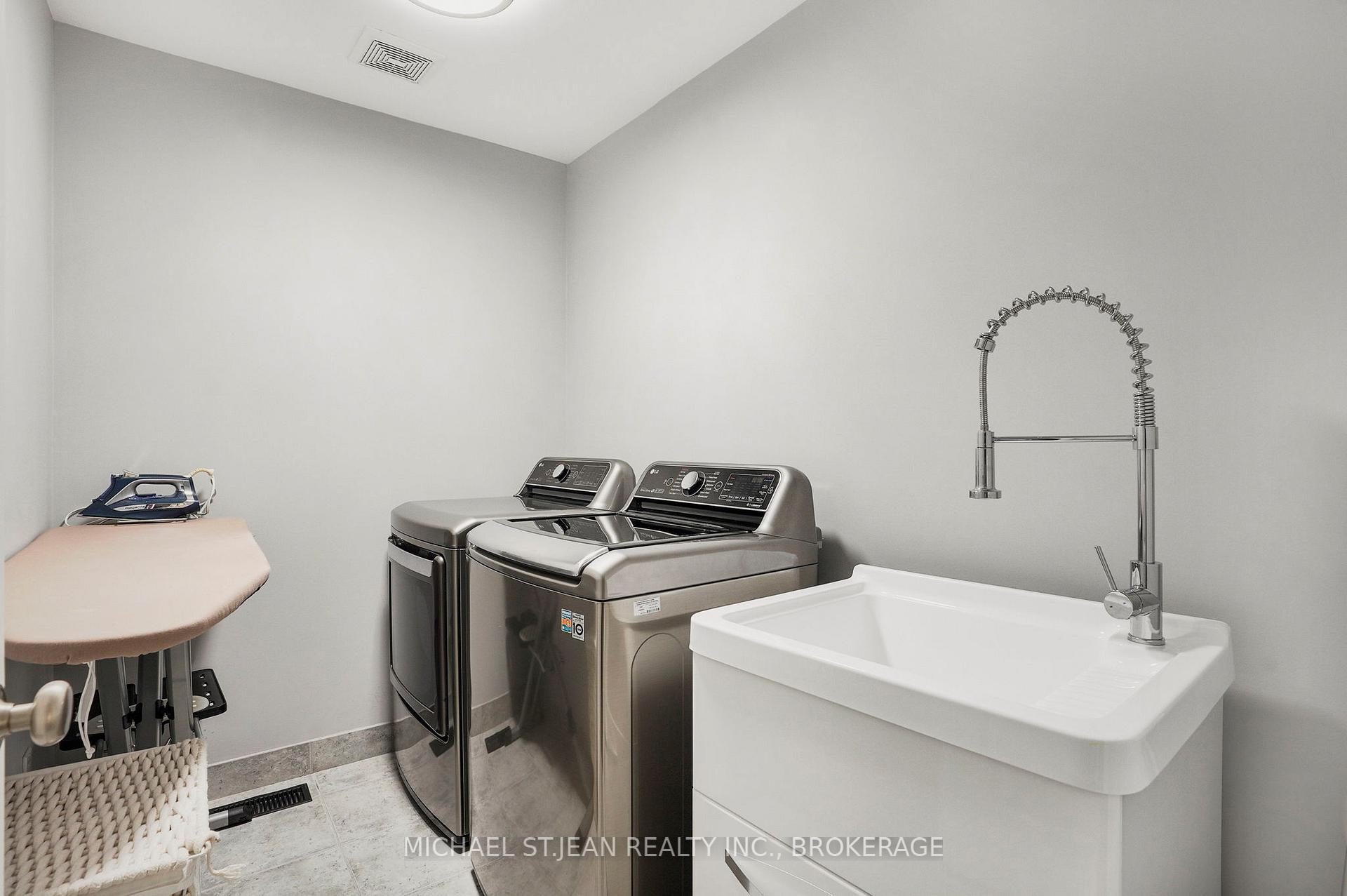 3 Bedrooms Condo at 5056 New,  Burlington For sale