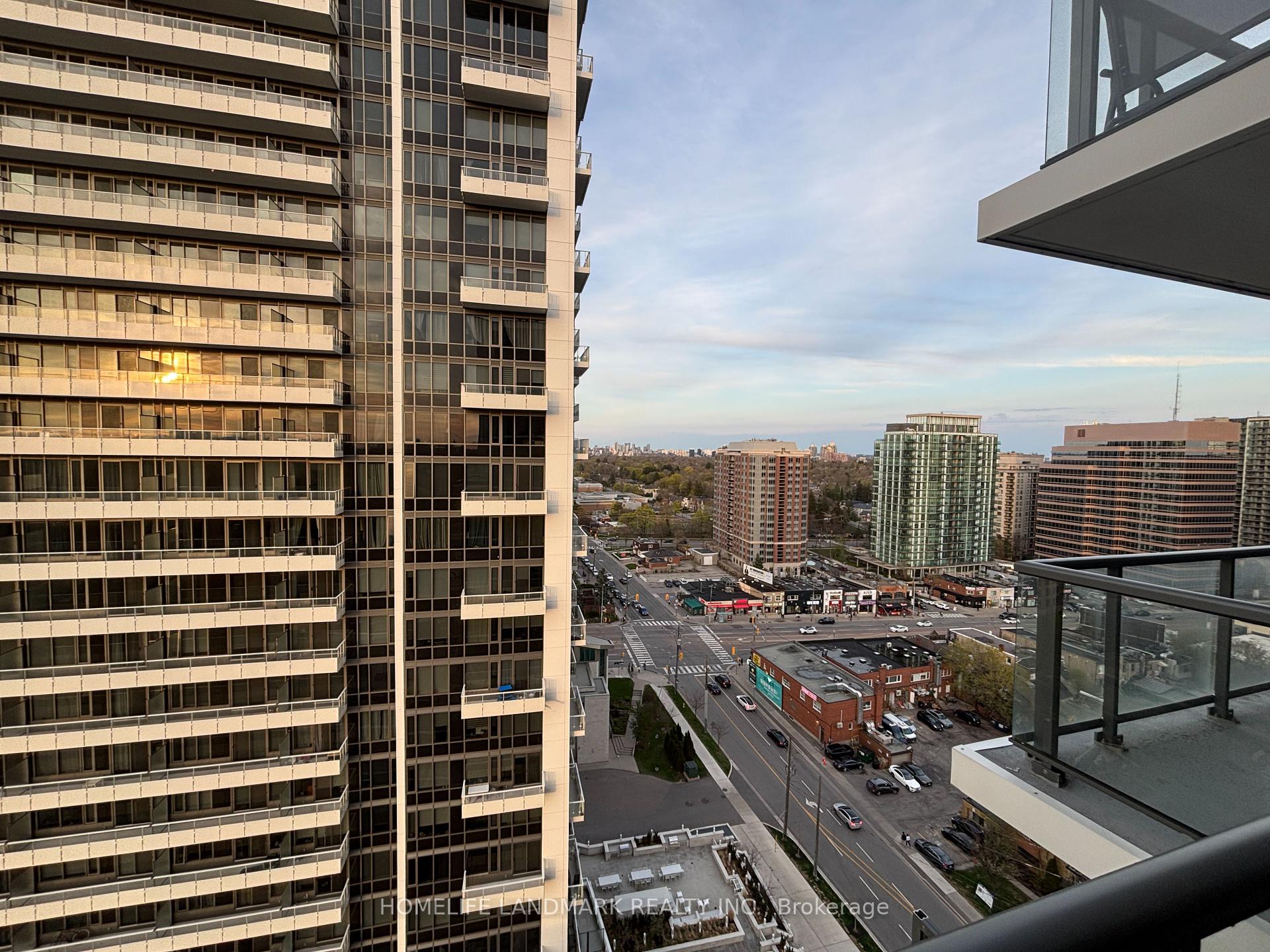 2 Bedrooms Condo at 68 Canterbury,  Toronto For sale
