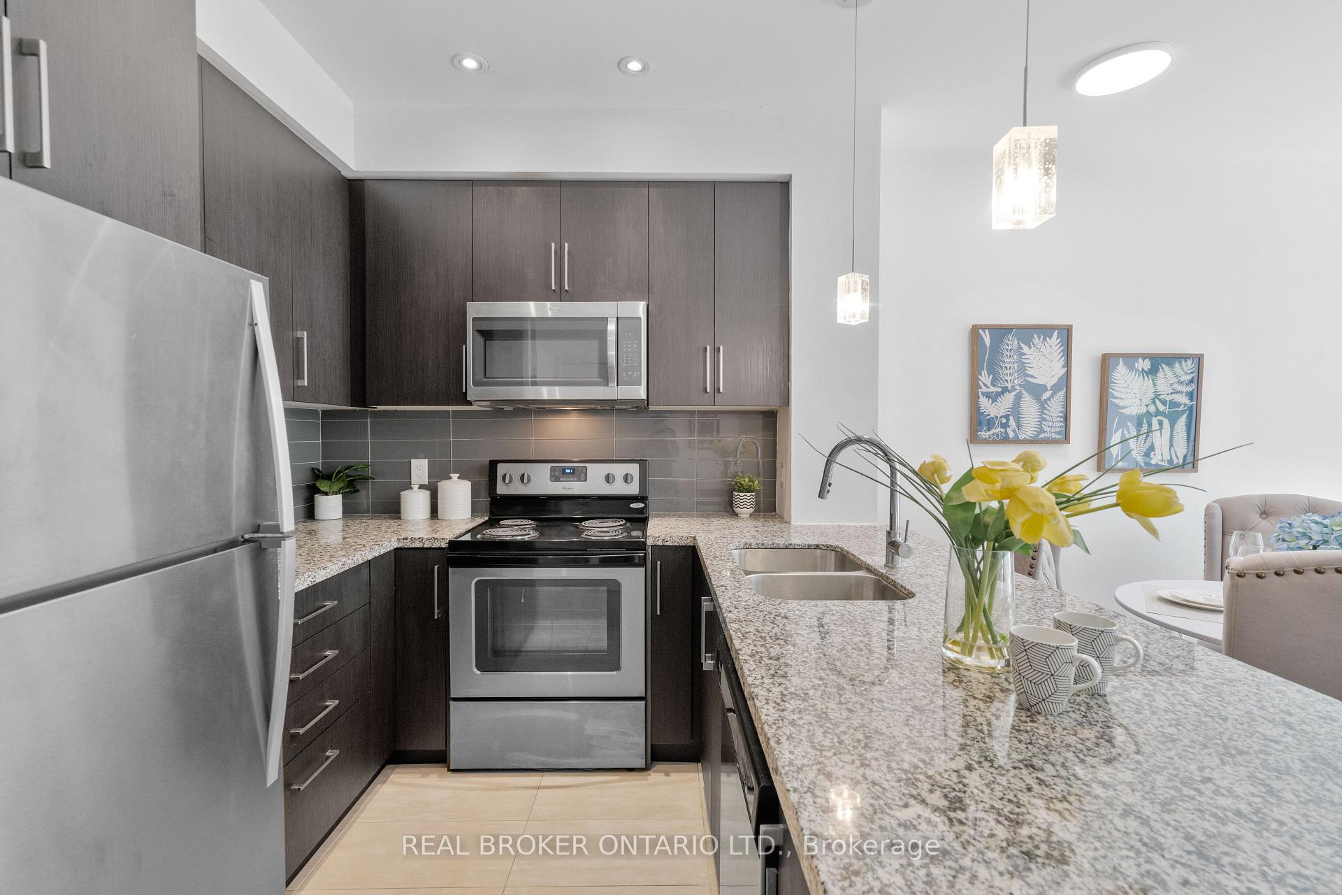 2 Bedrooms Condo at 840 Queen’s Plate, Toronto For sale