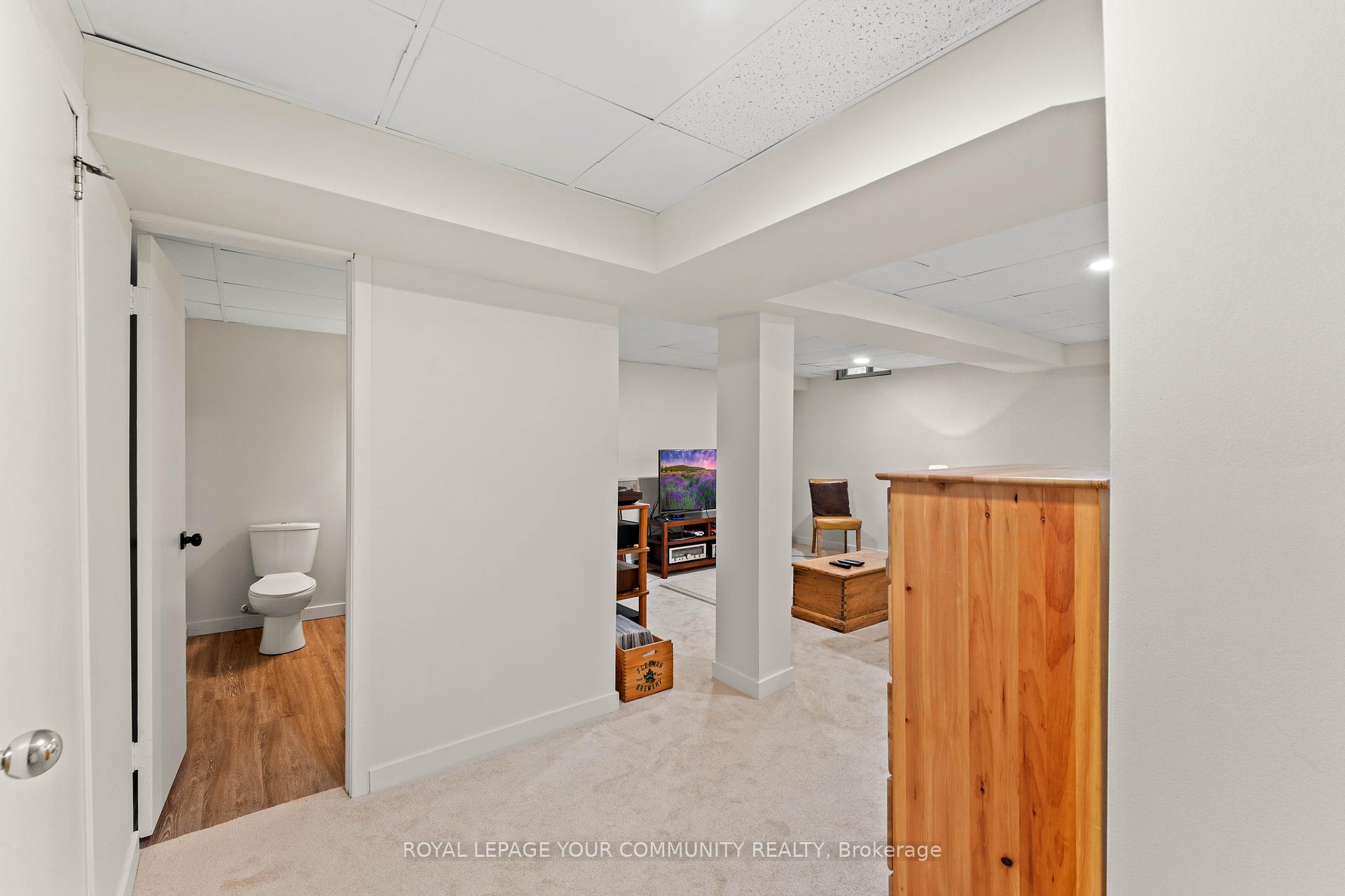 6 Bedrooms Condo at 2655 Gananoque, Mississauga For sale