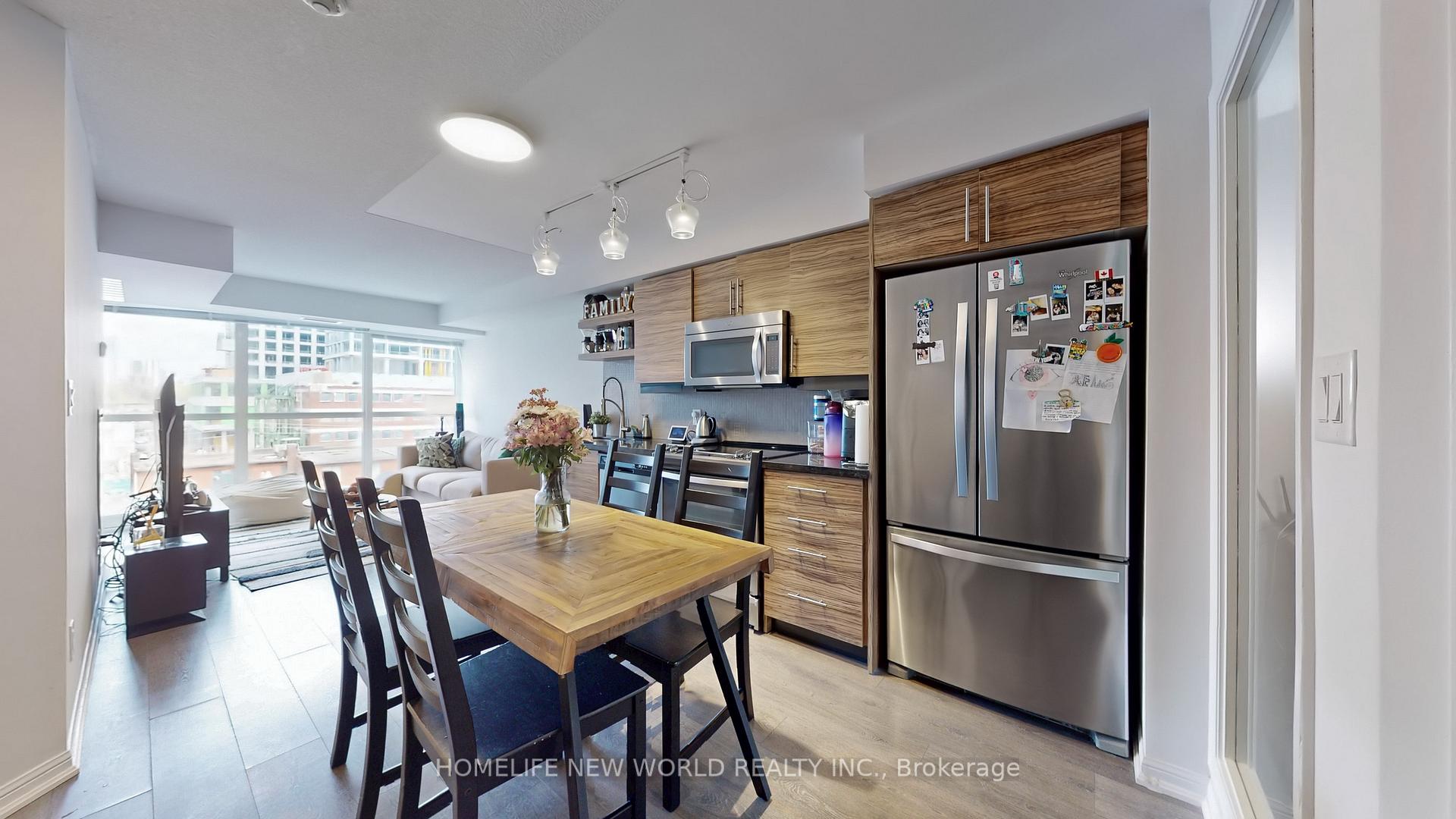 2 Bedrooms Condo at 400 Adelaide, Toronto For sale