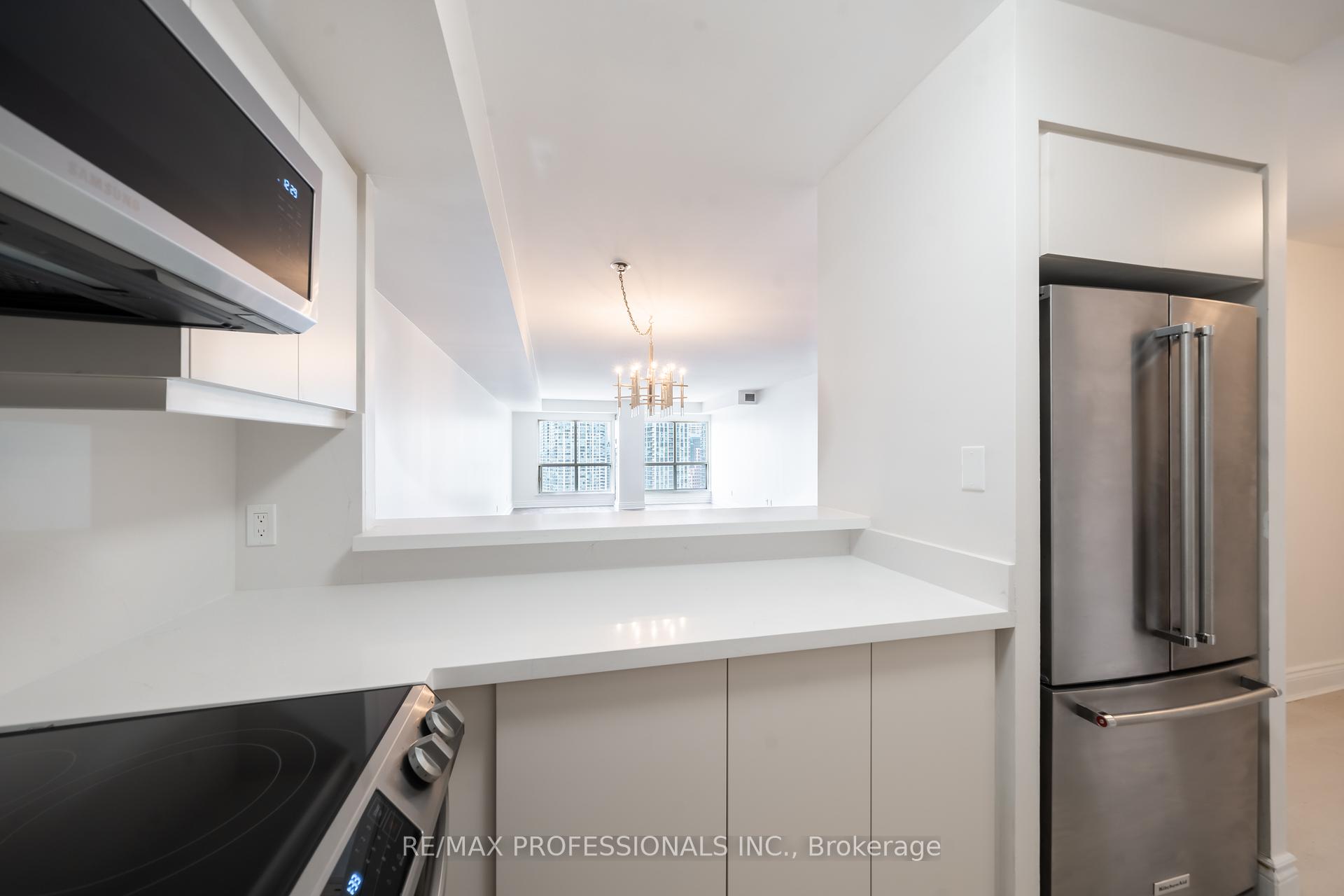 2 Bedrooms Condo at 25 The Esplanade, Toronto For sale