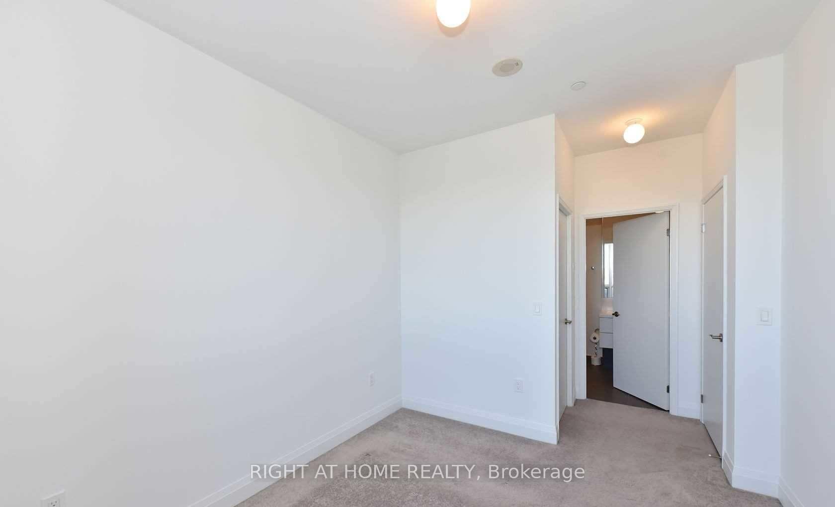 2 Bedrooms Condo at 9 Valhalla Inn, Toronto For sale