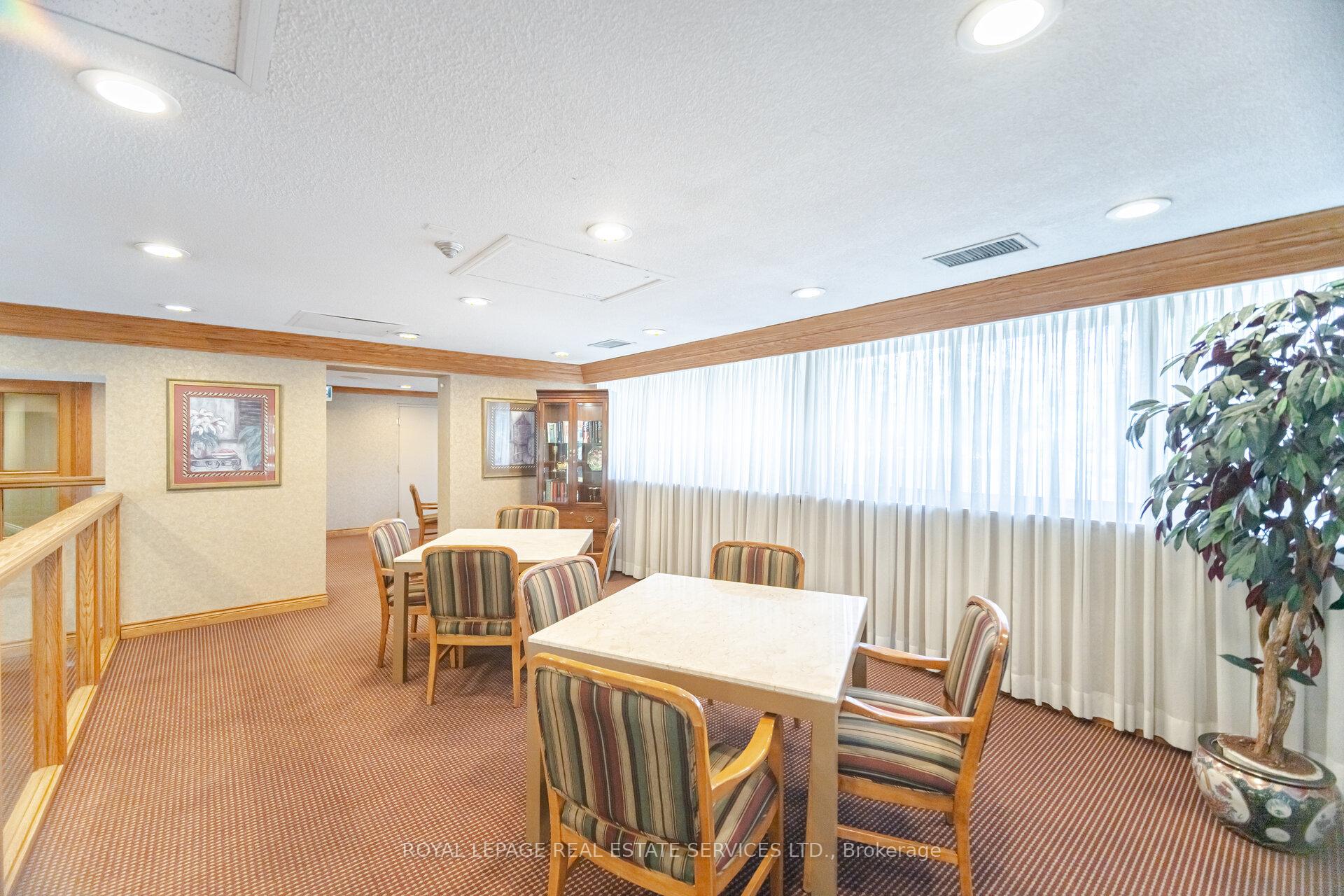 2 Bedrooms Condo at 40 Richview, Toronto For sale