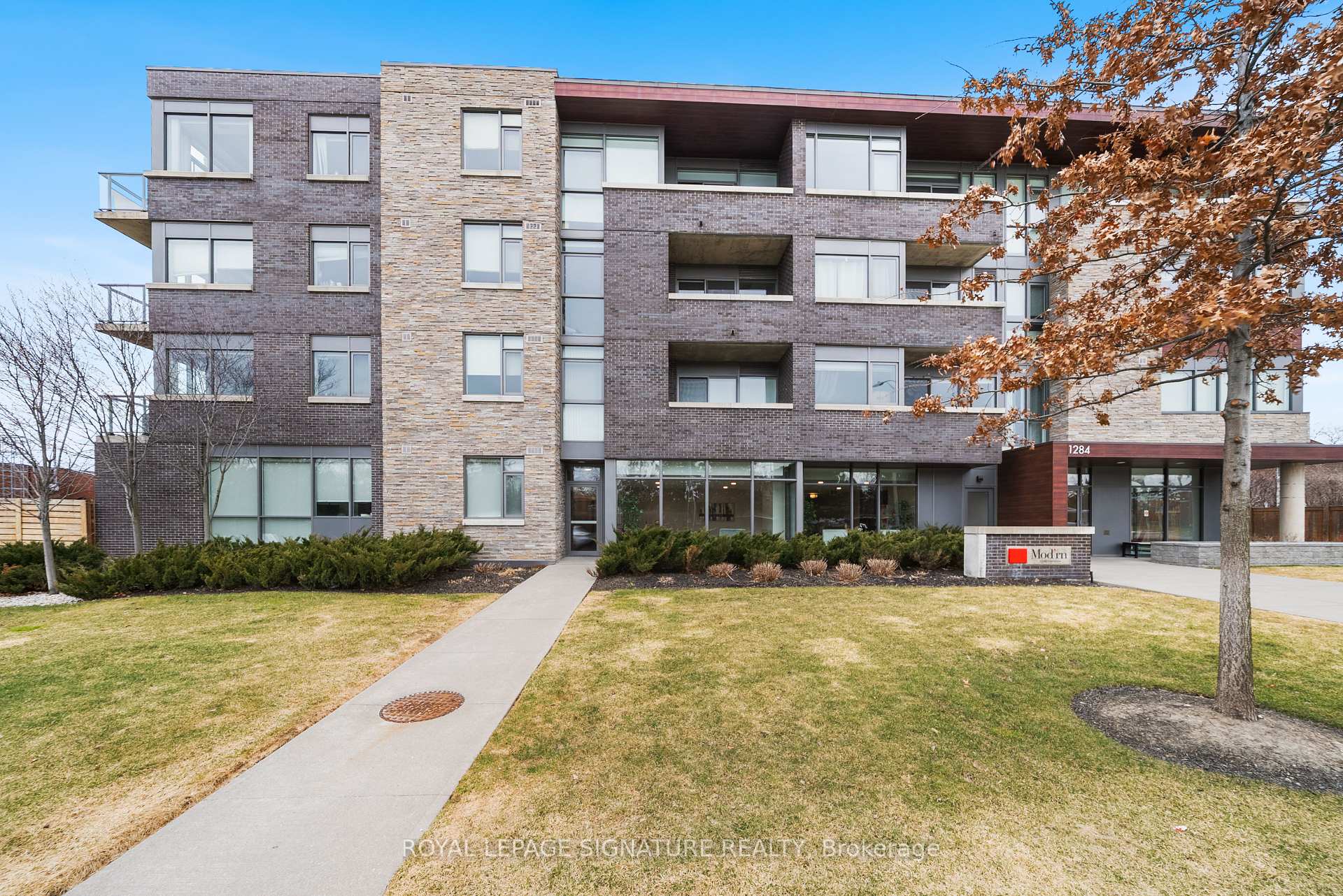 2 Bedrooms Condo at 1284 Guelph, Burlington For sale