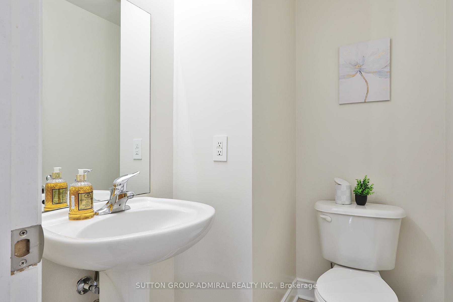 3 Bedrooms Condo at 8 Brighton, Vaughan For sale