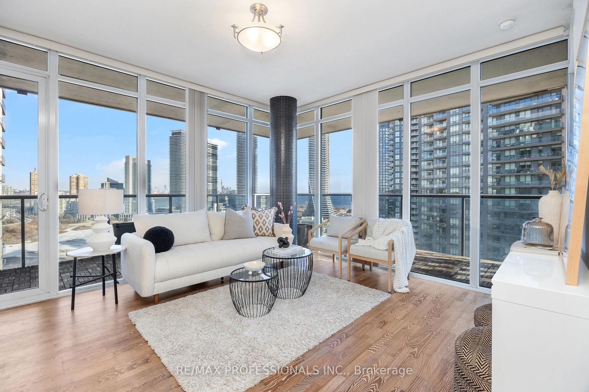 3 Bedrooms Condo at 88 Park Lawn, Toronto For sale