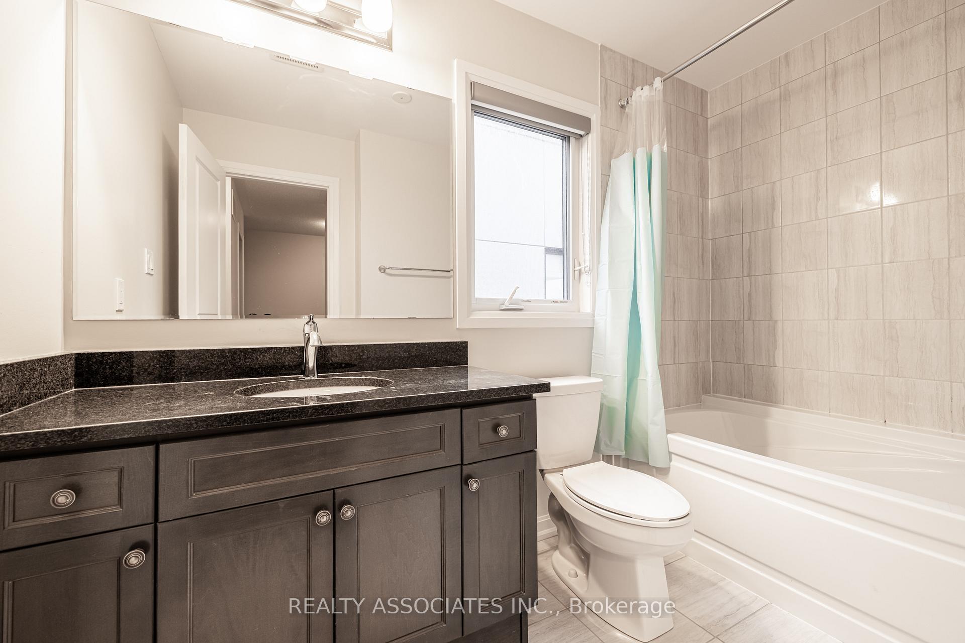 4 Bedrooms Condo at 133 Grovewood, Oakville For sale