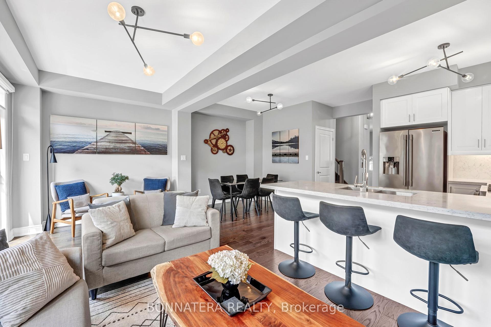 4 Bedrooms Condo at 10 Augustus, Toronto For sale