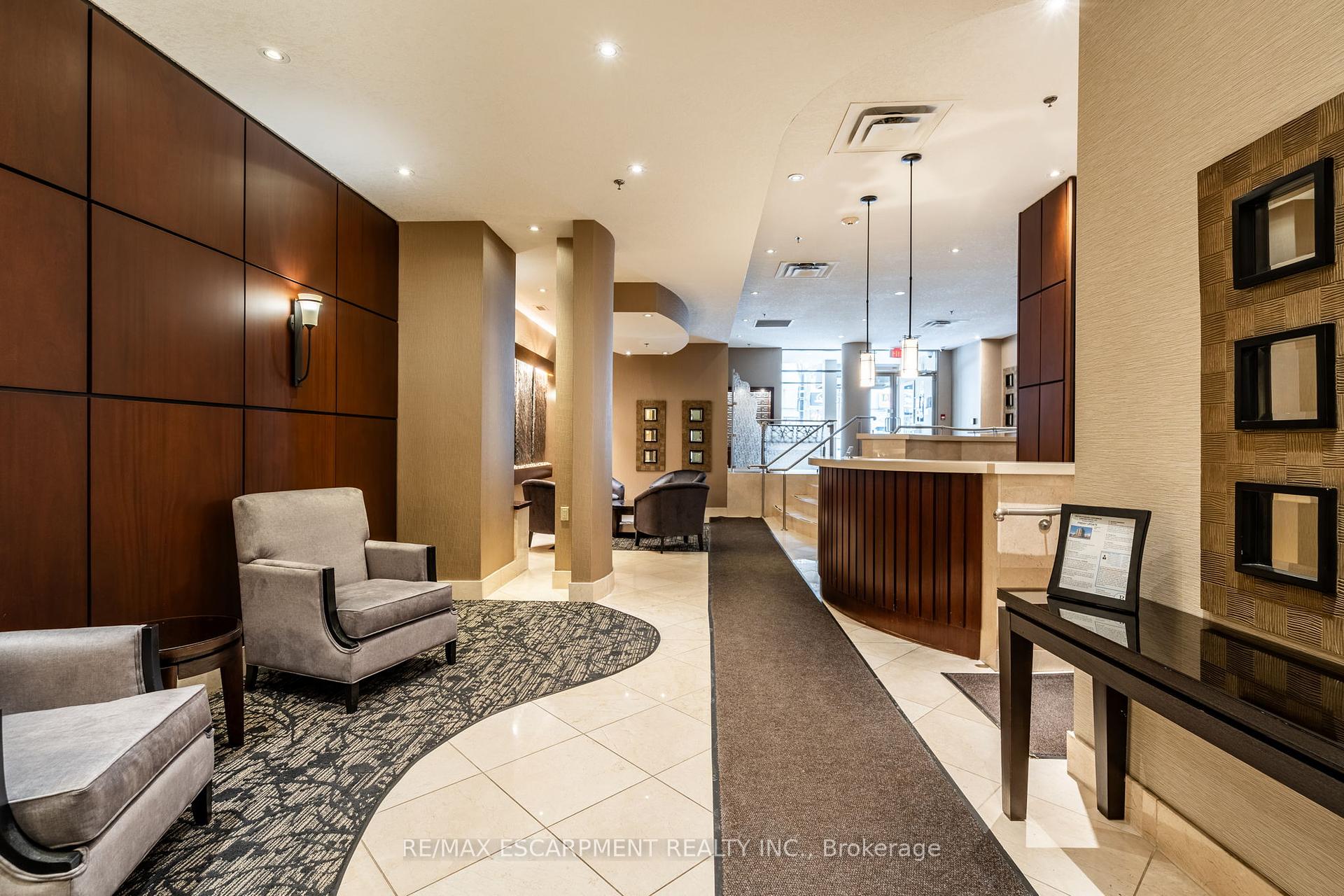 2 Bedrooms Condo at 1477 Lakeshore, Burlington For sale