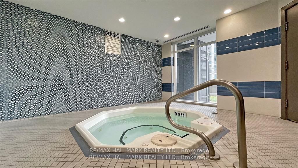 7161 Yonge Street, #2135