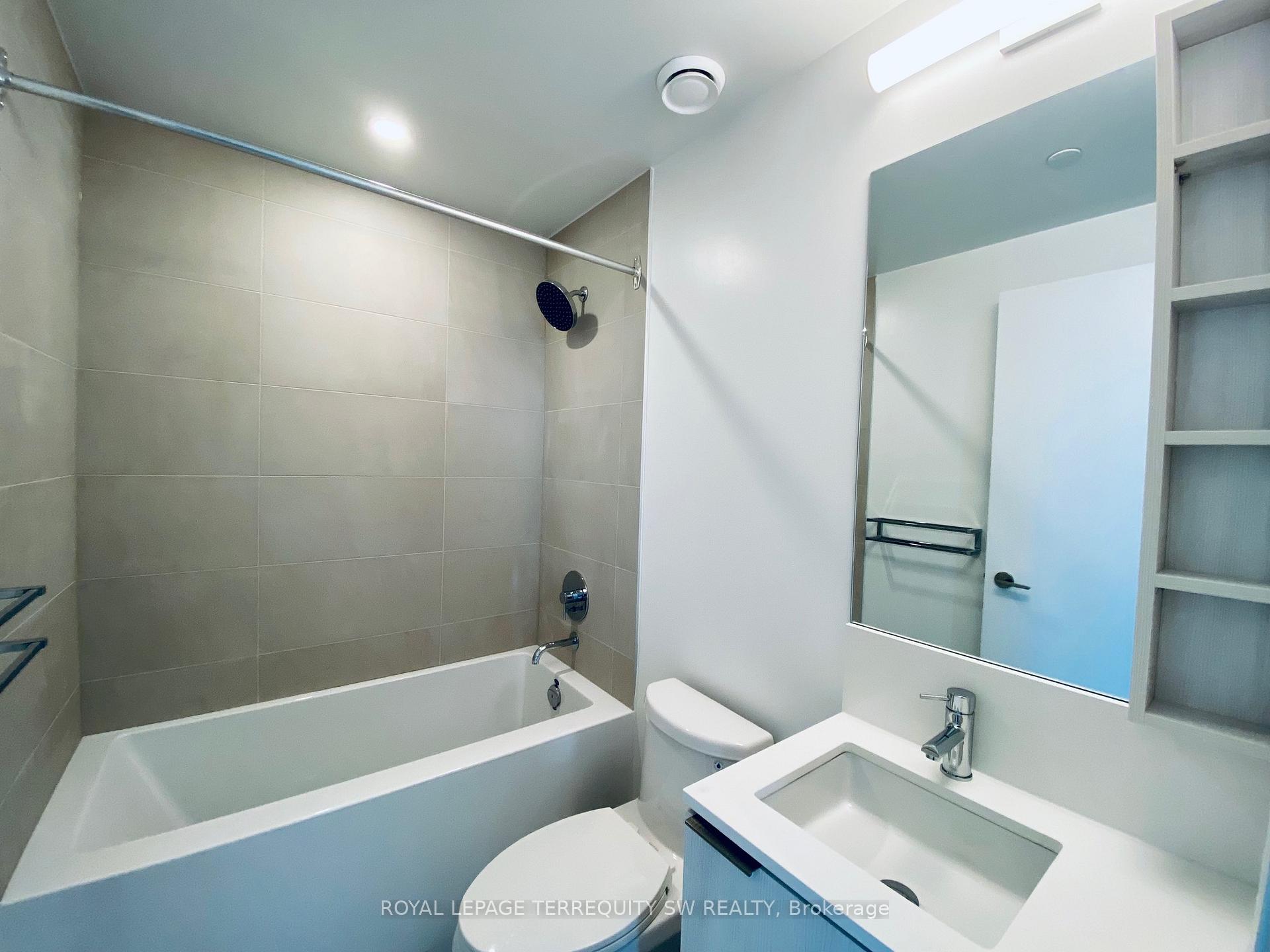 2 Bedrooms Condo at 1000 Portage,  Vaughan For sale