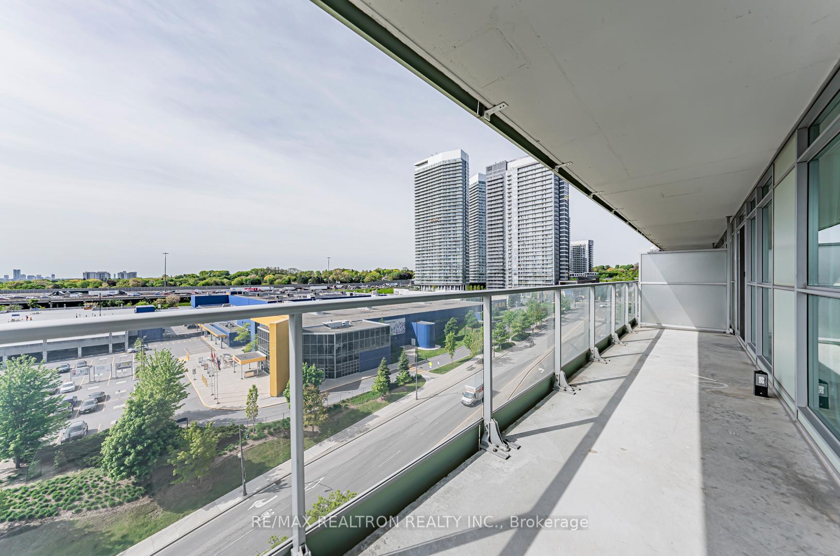 3 Bedrooms Condo at 29 Singer, Toronto For sale