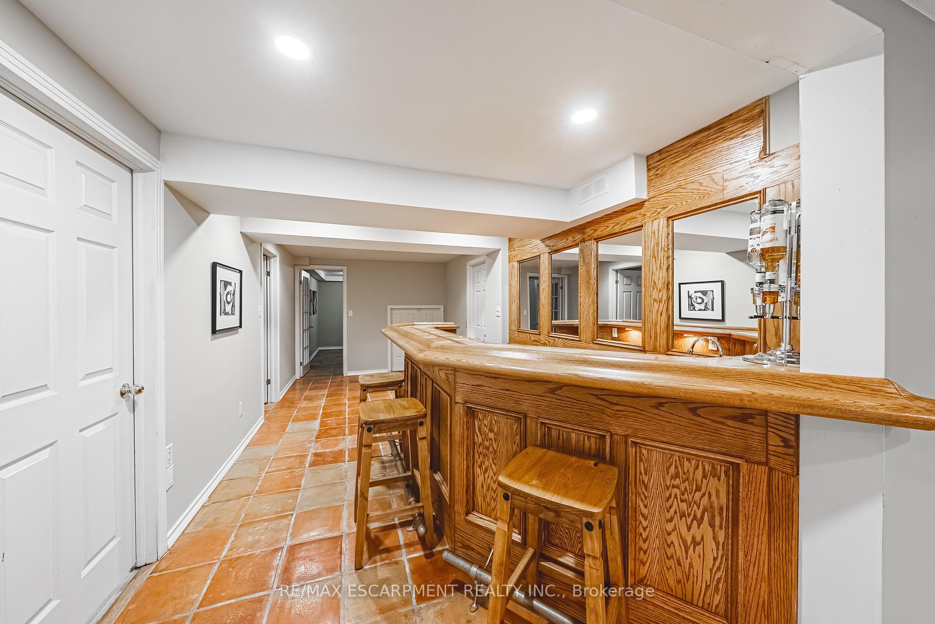 3 Bedrooms Condo at 3333 New,  Burlington For sale