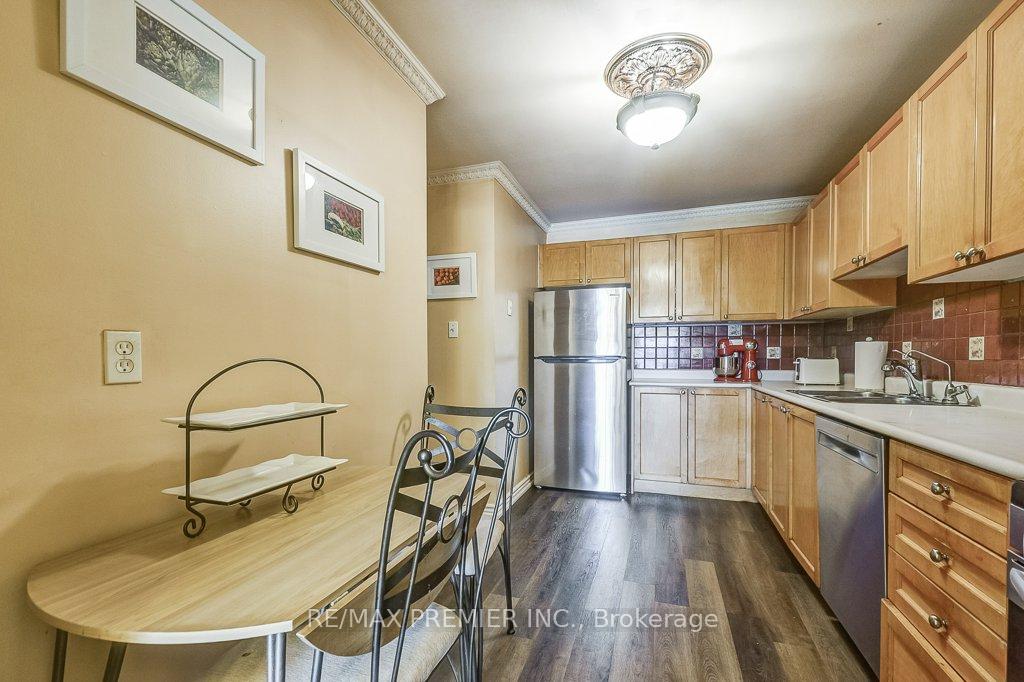 4 Bedrooms Condo at 2670 Battleford, Mississauga For sale