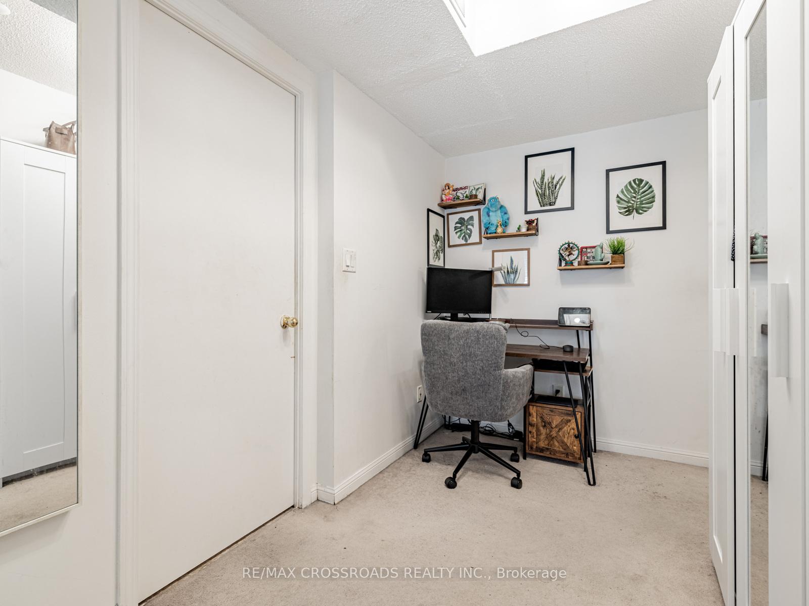 2 Bedrooms Condo at 5 Everson, Toronto For sale