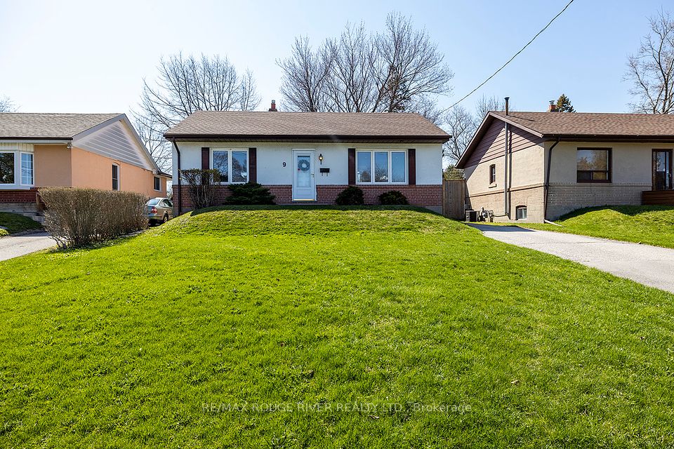 9 Granard Boulevard, Toronto, ON M1M 2C9