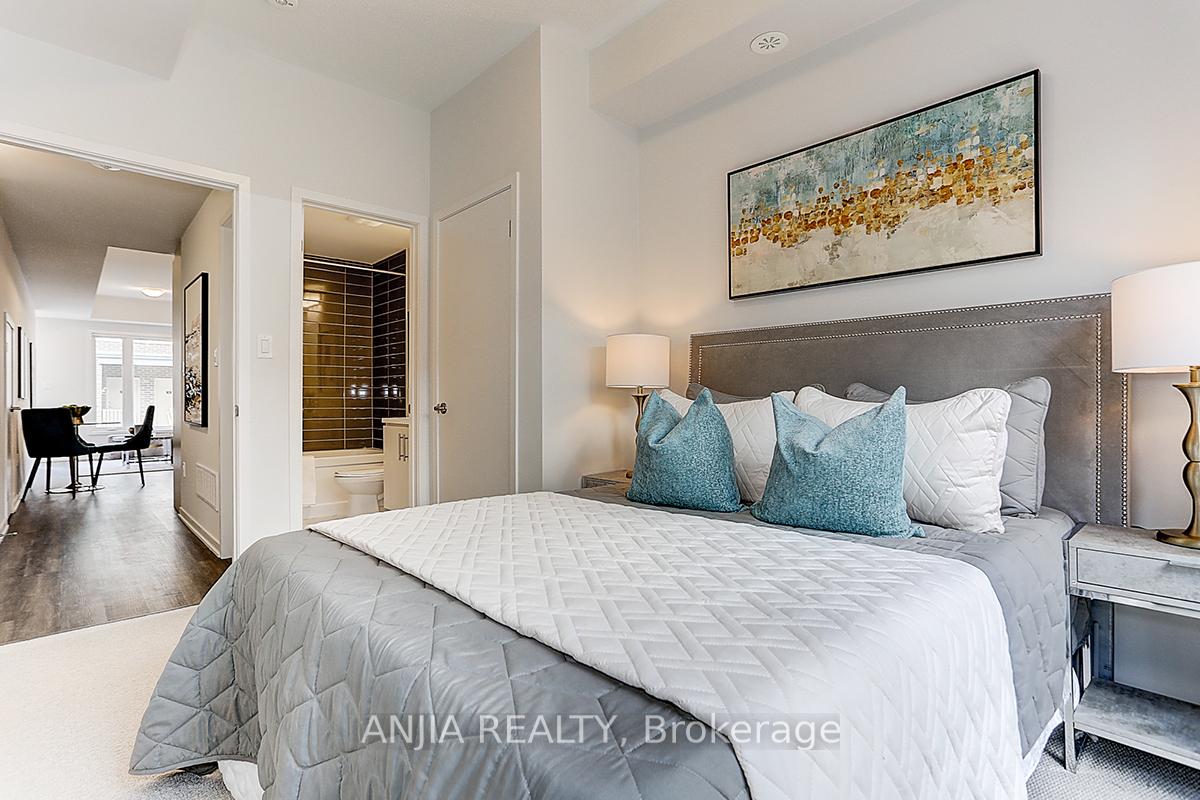 2 Bedrooms Condo at 5 William Jackson, Toronto For sale