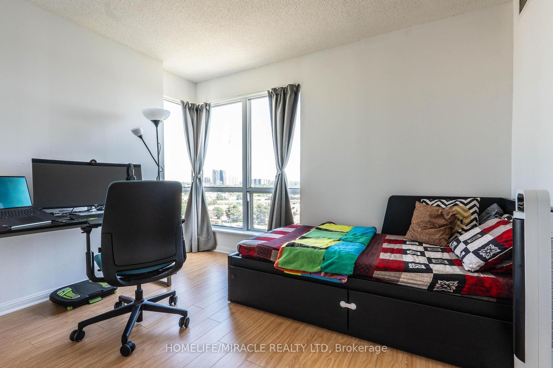 2 Bedrooms Condo at 1 Lee Centre, Toronto For sale