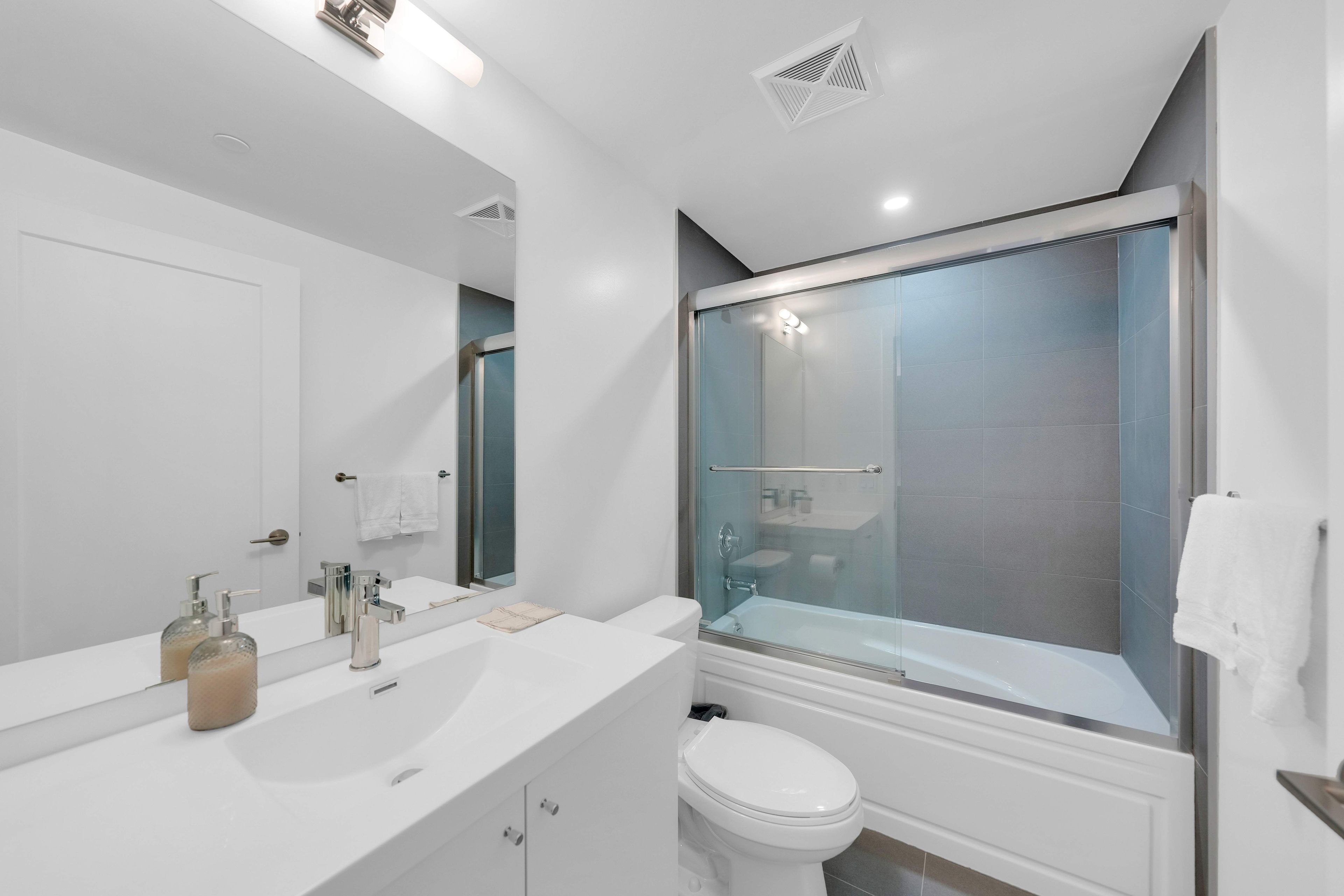 2545 Simcoe Street N 1511