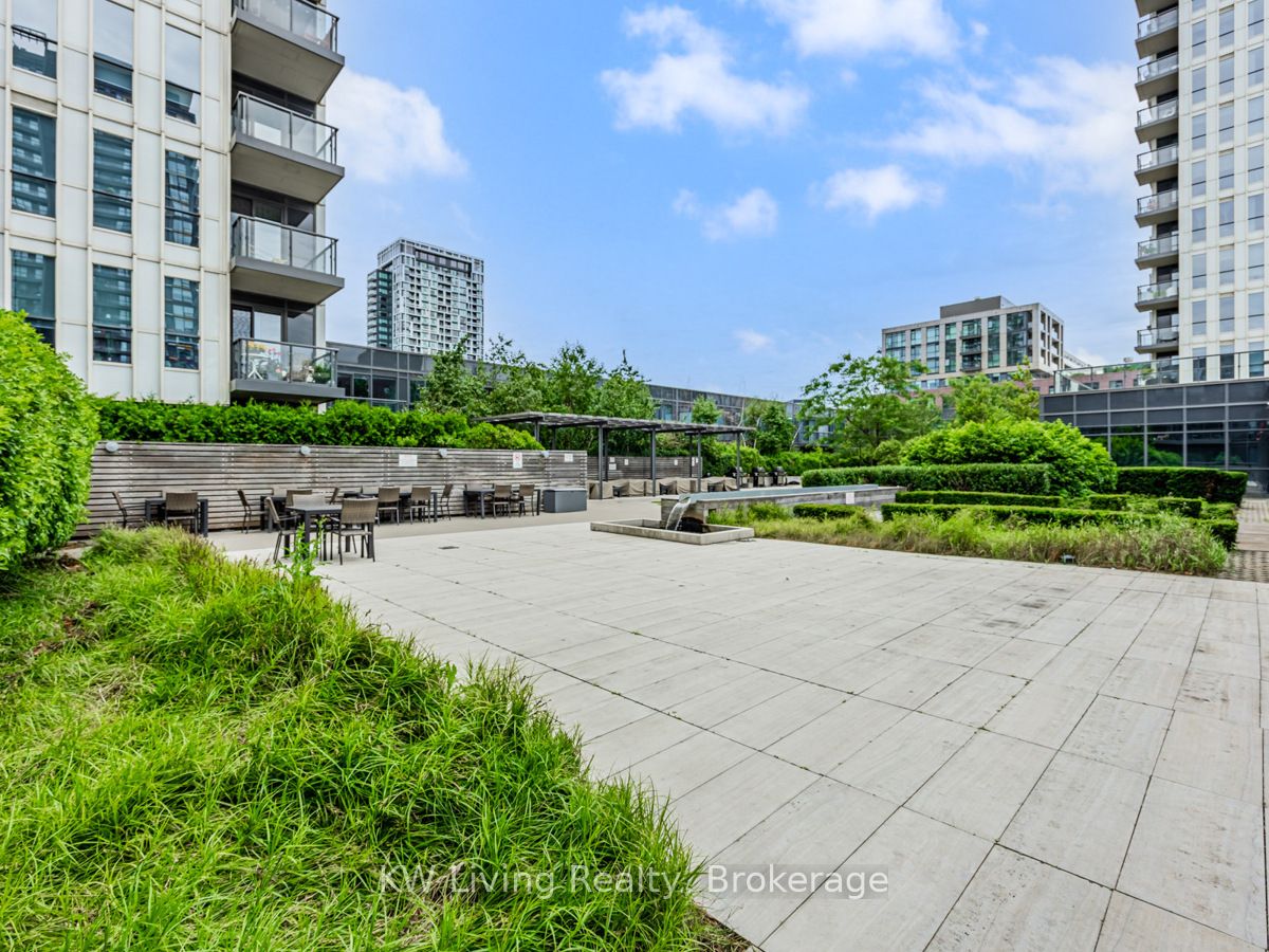 170 Sumach Street, #1402
