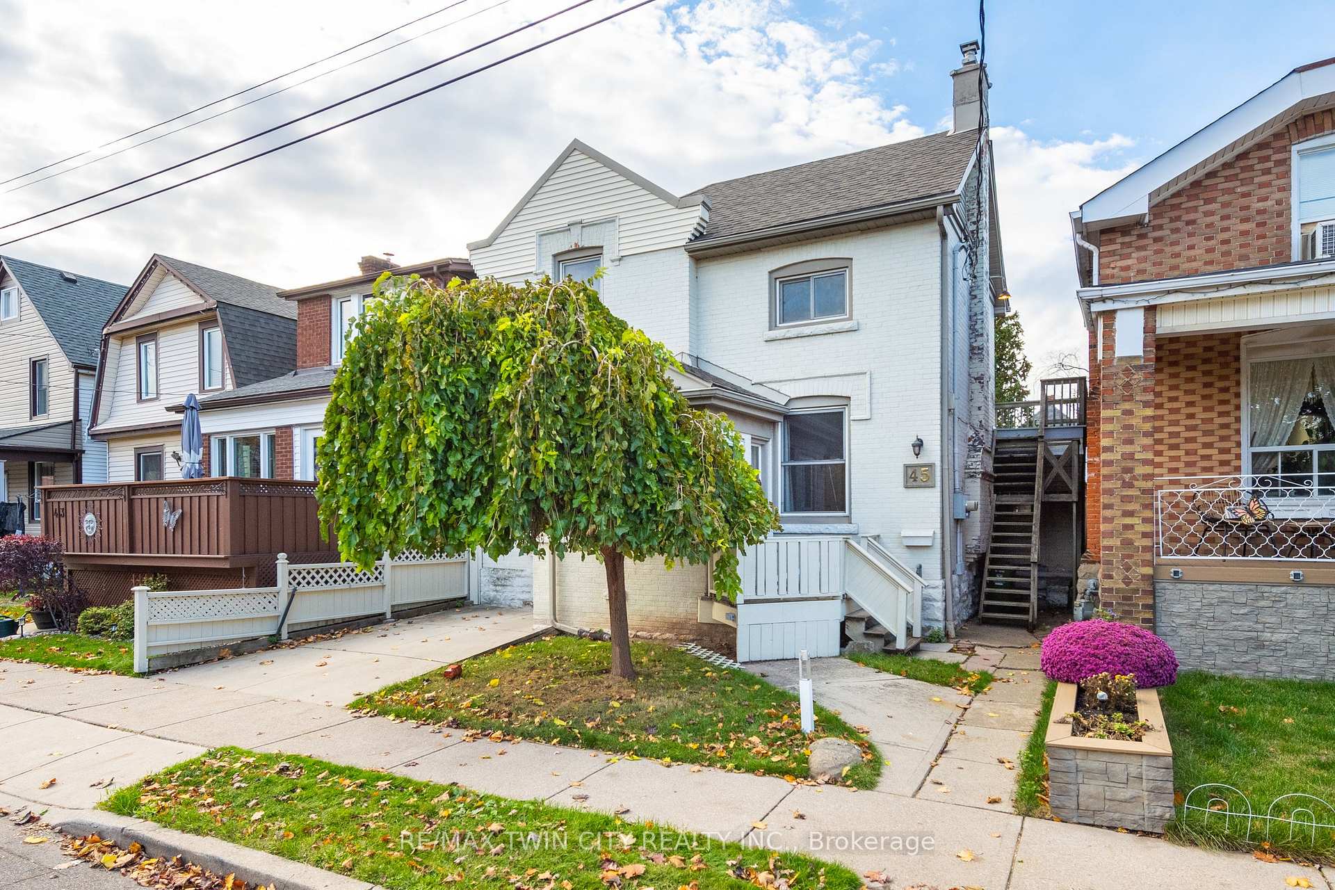 4 Bedrooms Other at 45 East Bend, Hamilton For sale