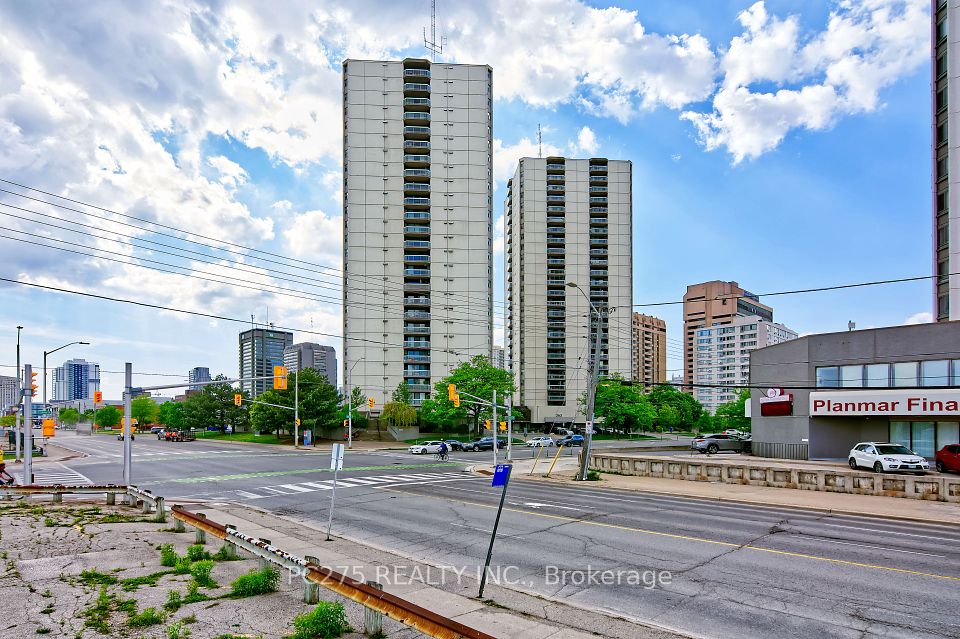 323 Colborne