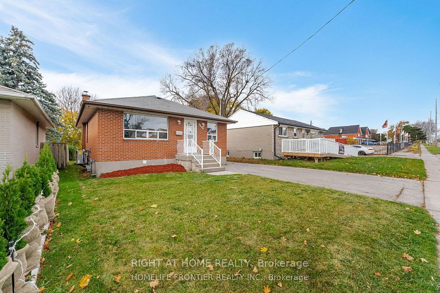 1204 Simcoe