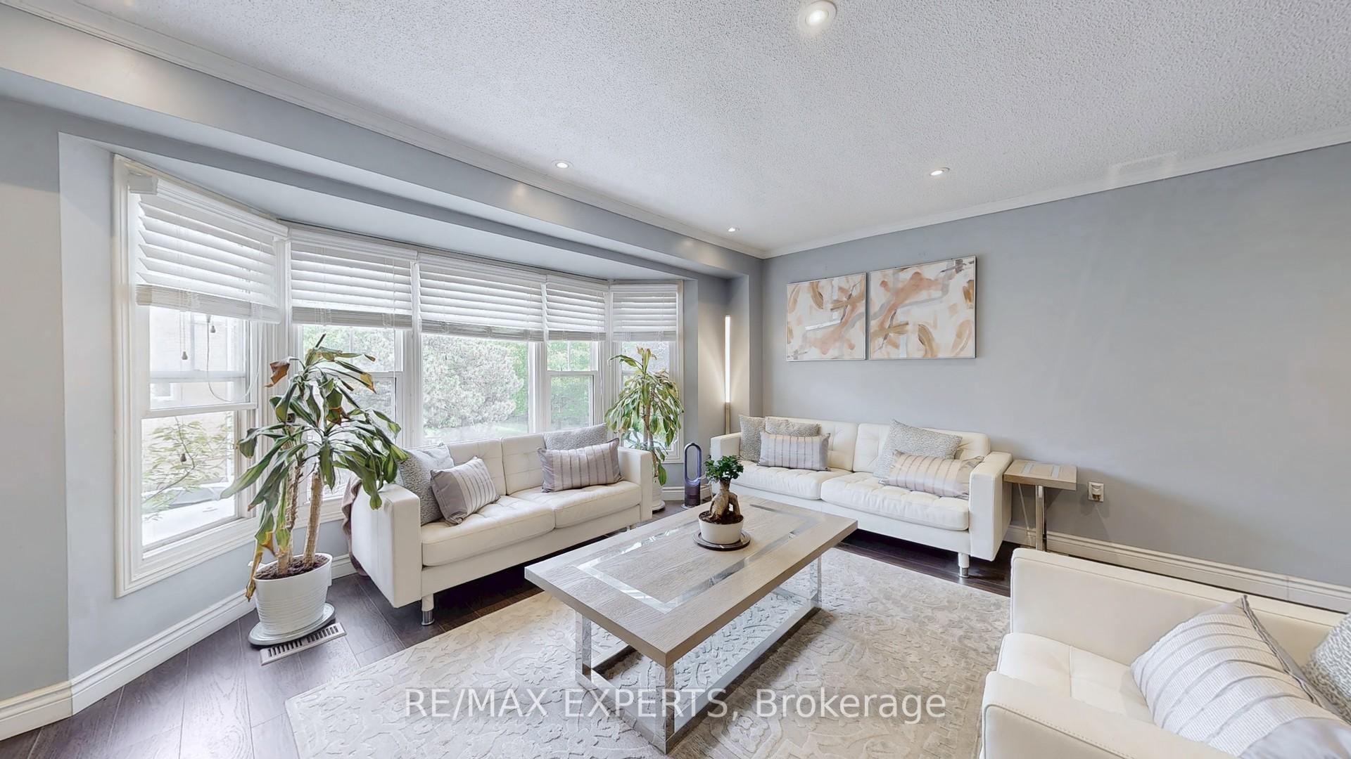 3 Bedrooms Condo at 43 Tamarack, Toronto For sale