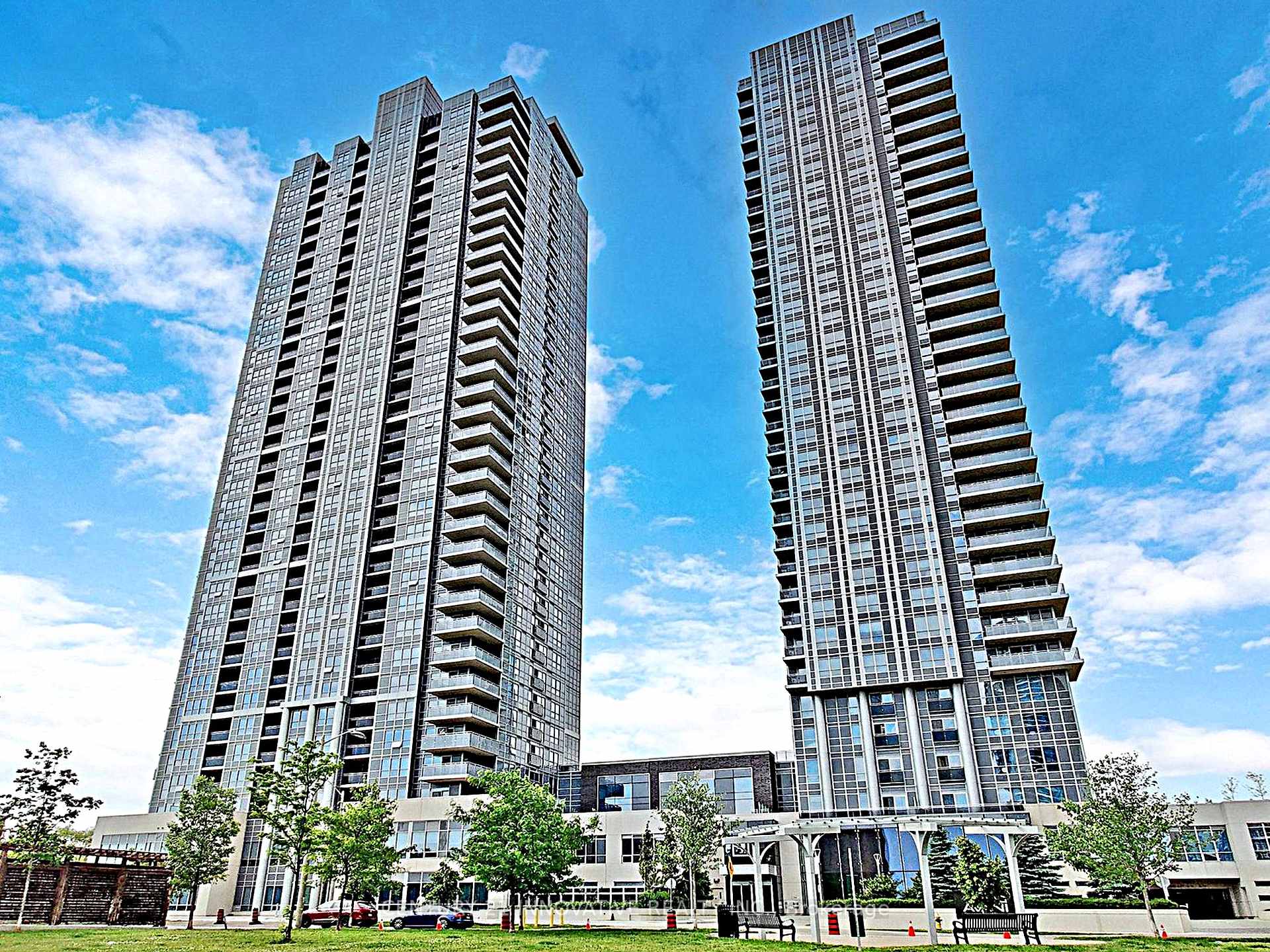 3 Bedrooms Condo at 275 Village Green,  Toronto For sale