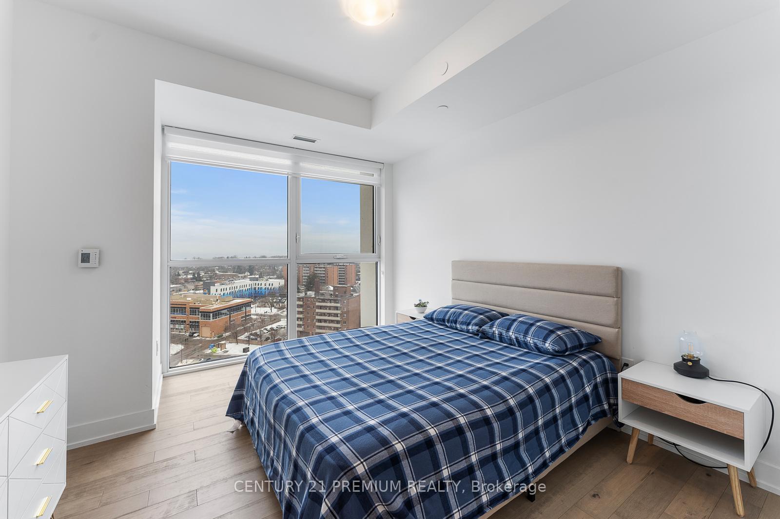 3 Bedrooms Condo at 1063 Douglas Mccurdy Comm, Mississauga For sale