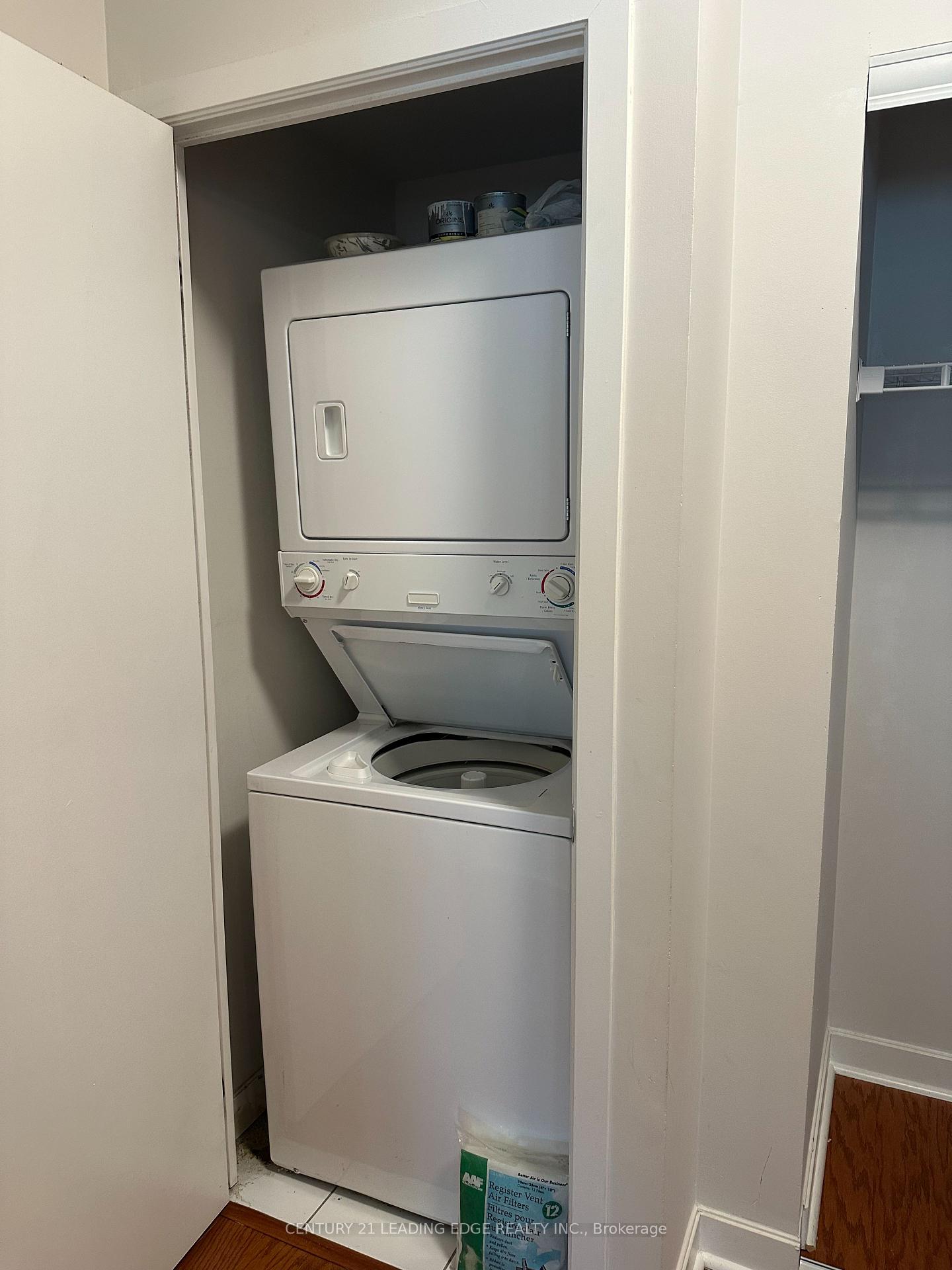 2 Bedrooms Condo at 18 Harbour, Toronto For sale