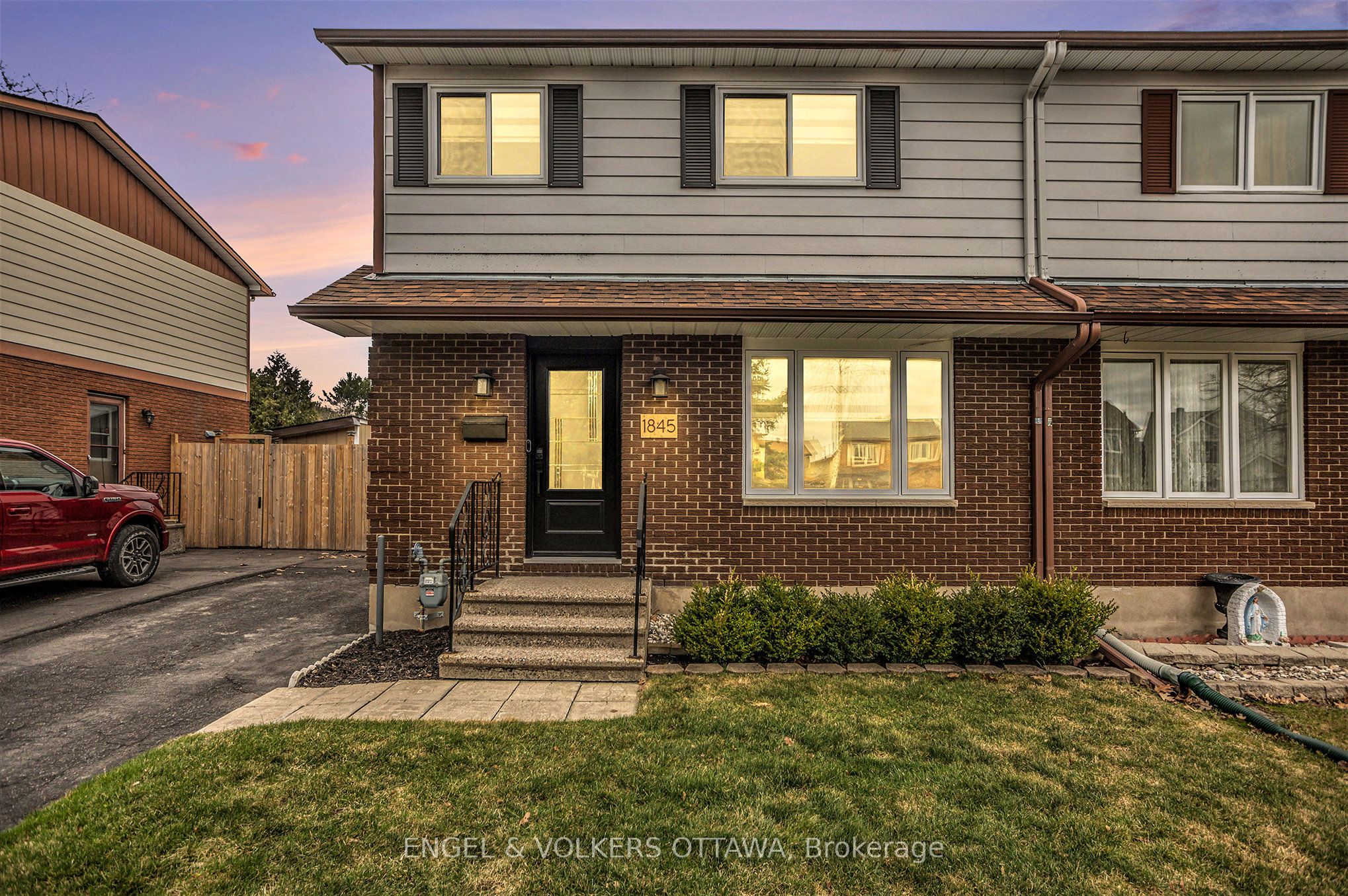 1845 Chaine Court, OrleansConventGlenandArea, ON K1C 2W6