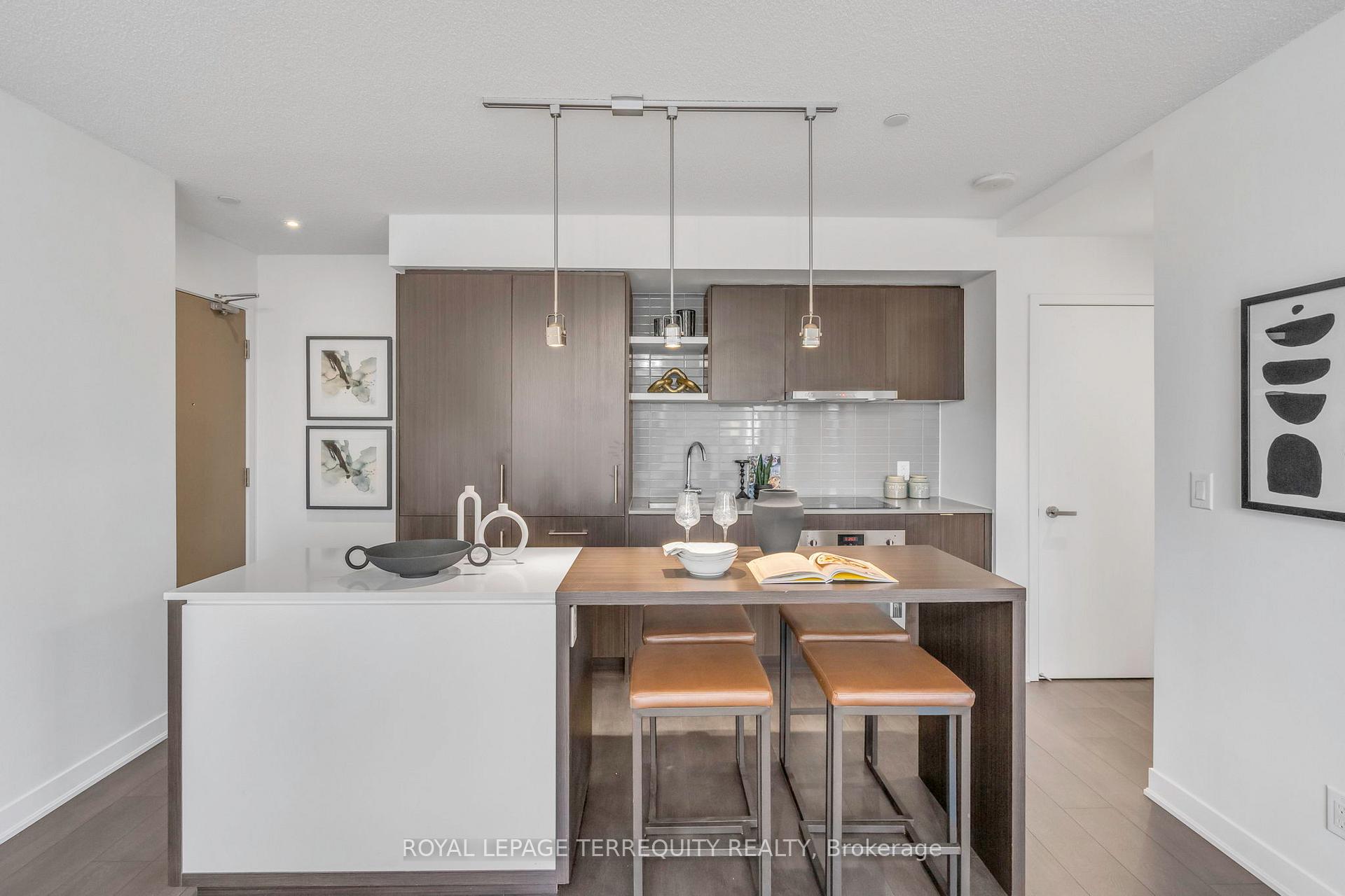 1 Bedroom Condo at 88 Harbour, Toronto For sale