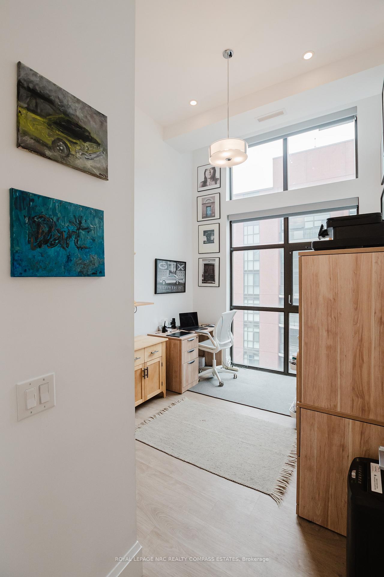 2 Bedrooms Condo at 118 King,  Hamilton For sale
