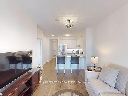 2 Bedrooms Condo at 225 Webb, Mississauga For sale