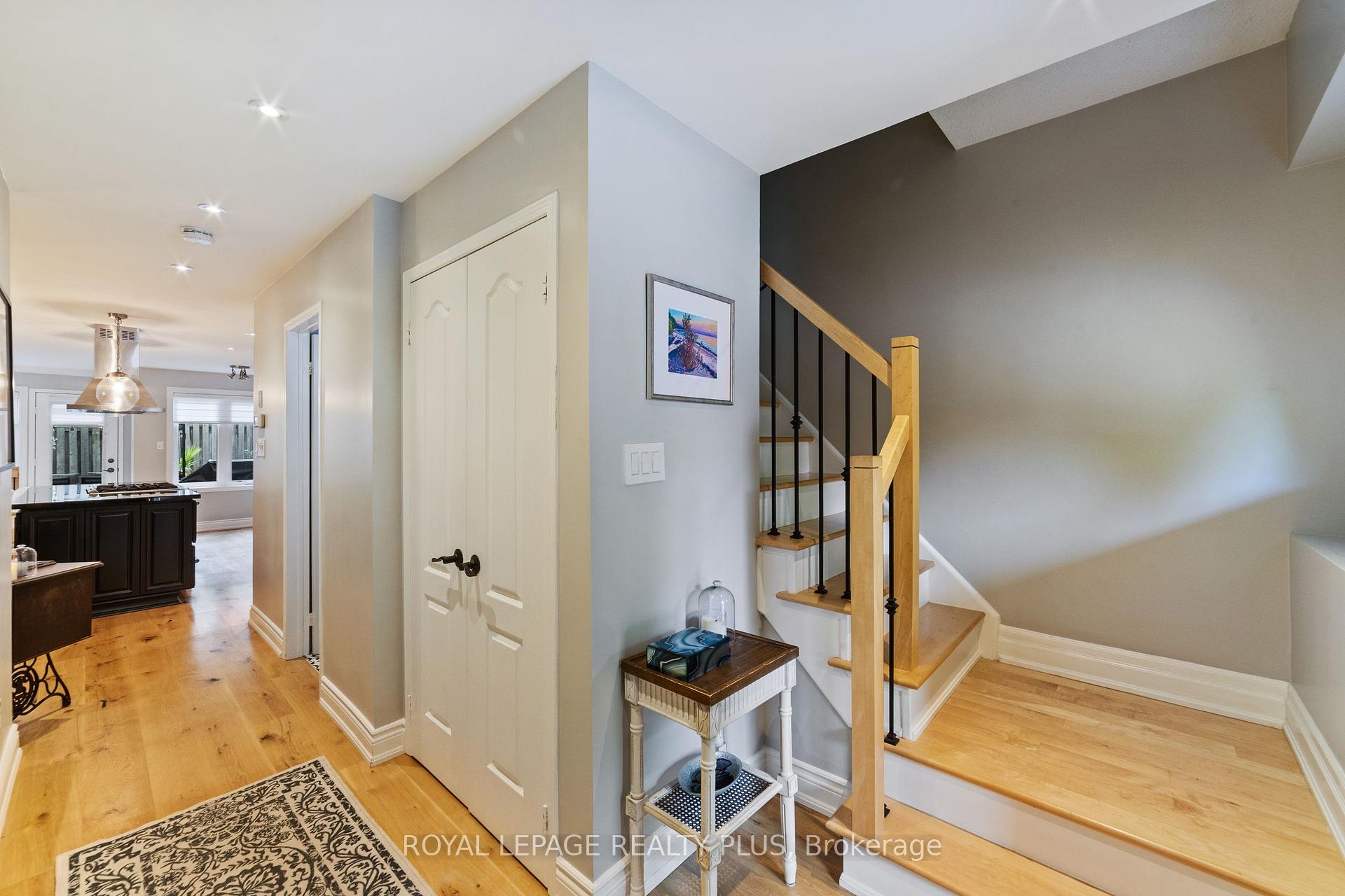 3 Bedrooms Condo at 928 Queen, Mississauga For sale