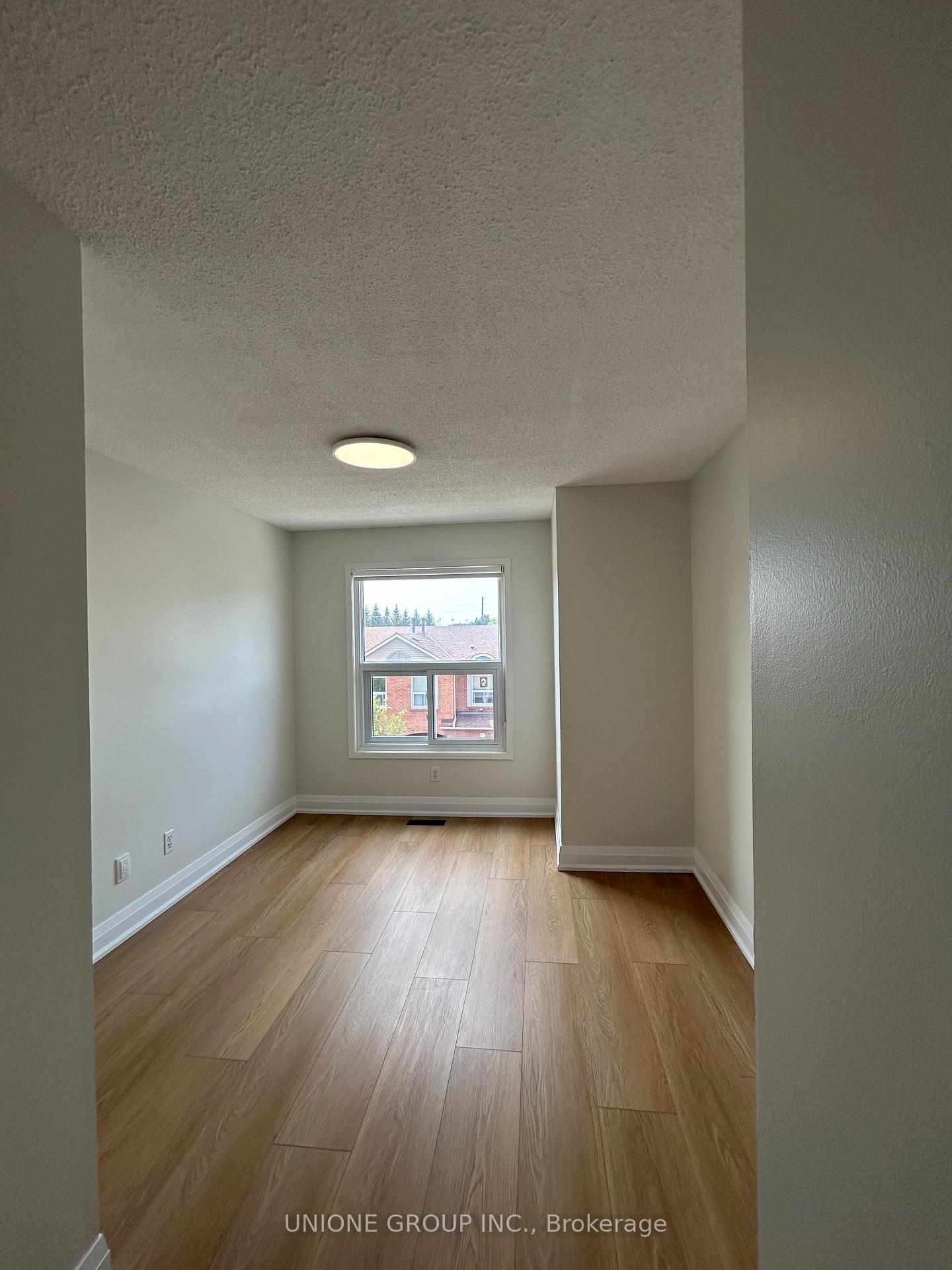 3 Bedrooms Condo at 1570 Reeves, Oakville For sale