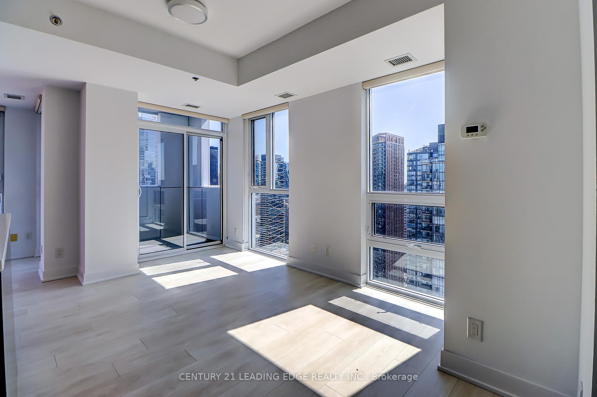 3 Bedrooms Condo at 318 Richmond,  Toronto For sale