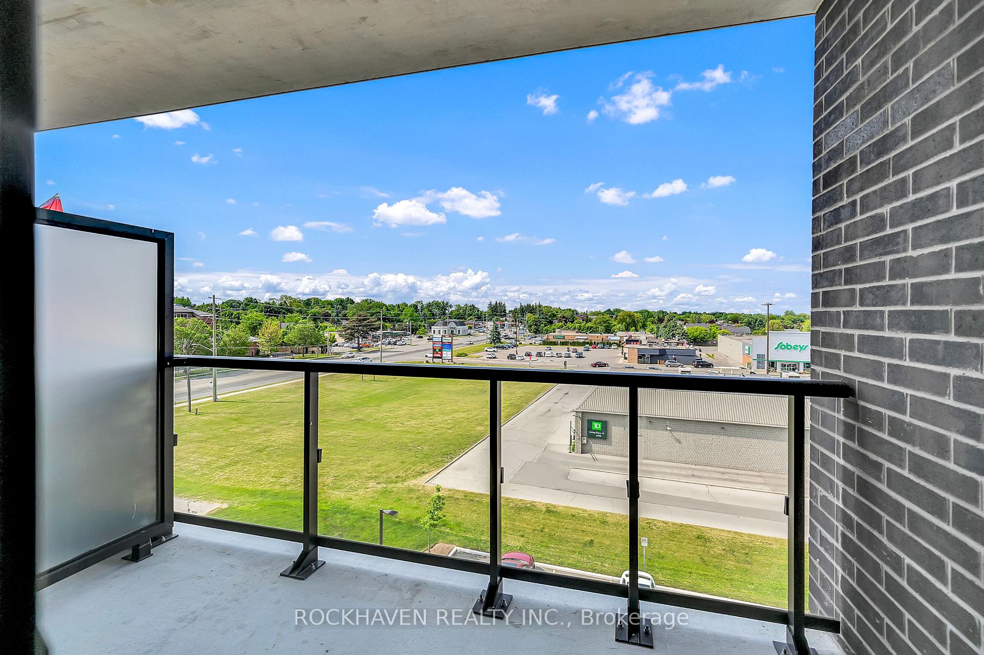 3 Bedrooms Condo at 5 Hamilton, Hamilton For sale